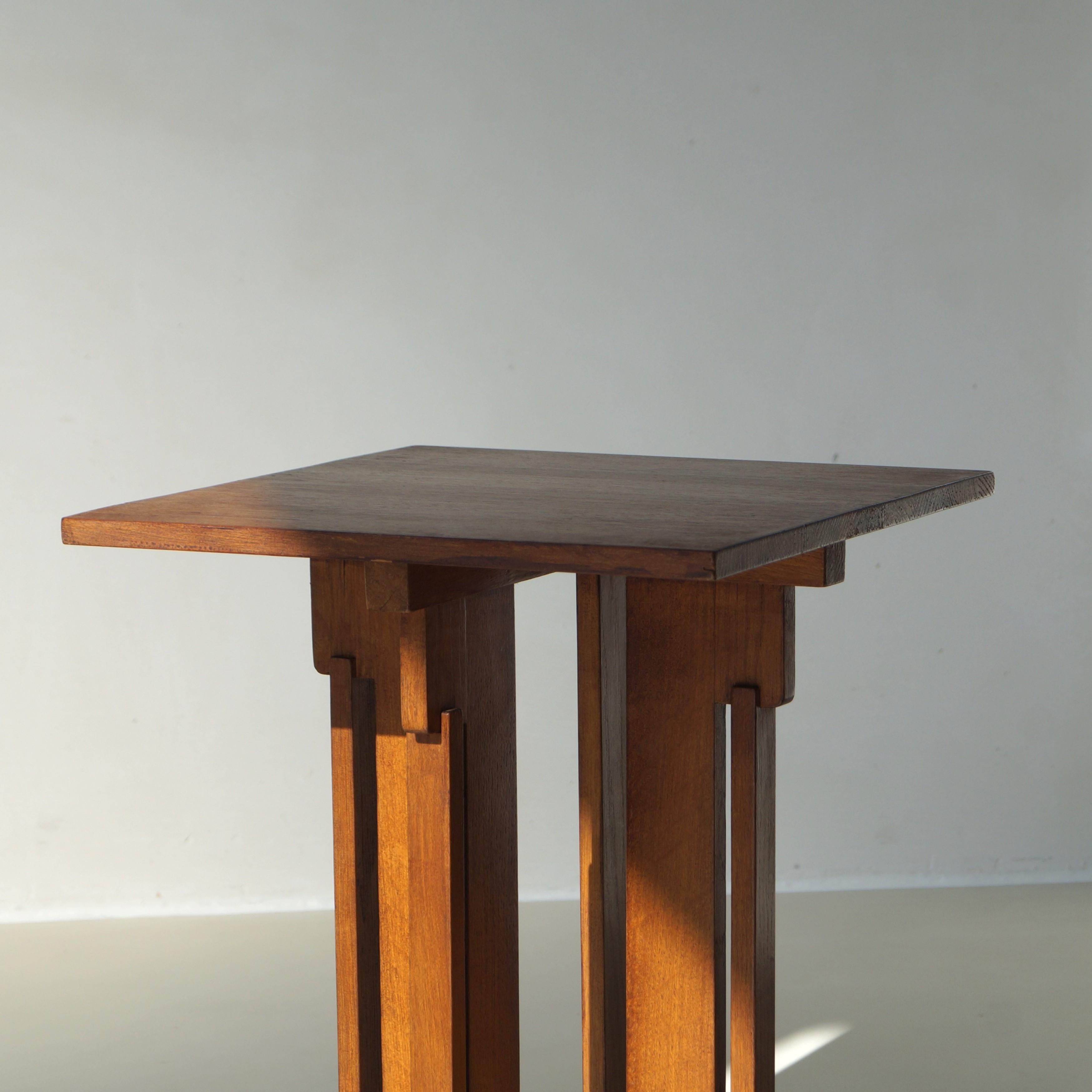 Dutch Occasional Side Table in oak by P.E.L. Izeren, 1920s 2