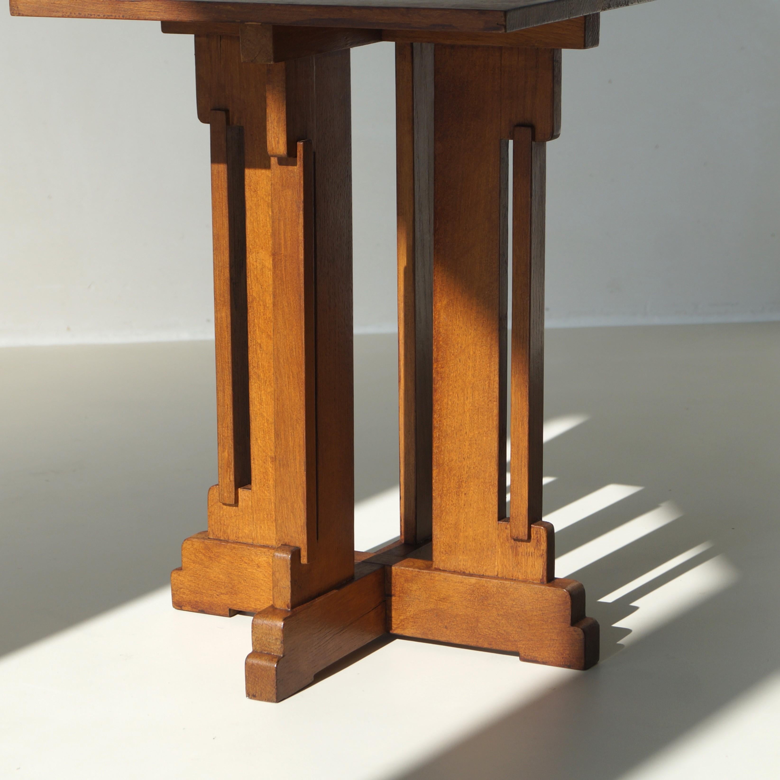 Dutch Occasional Side Table in oak by P.E.L. Izeren, 1920s 3