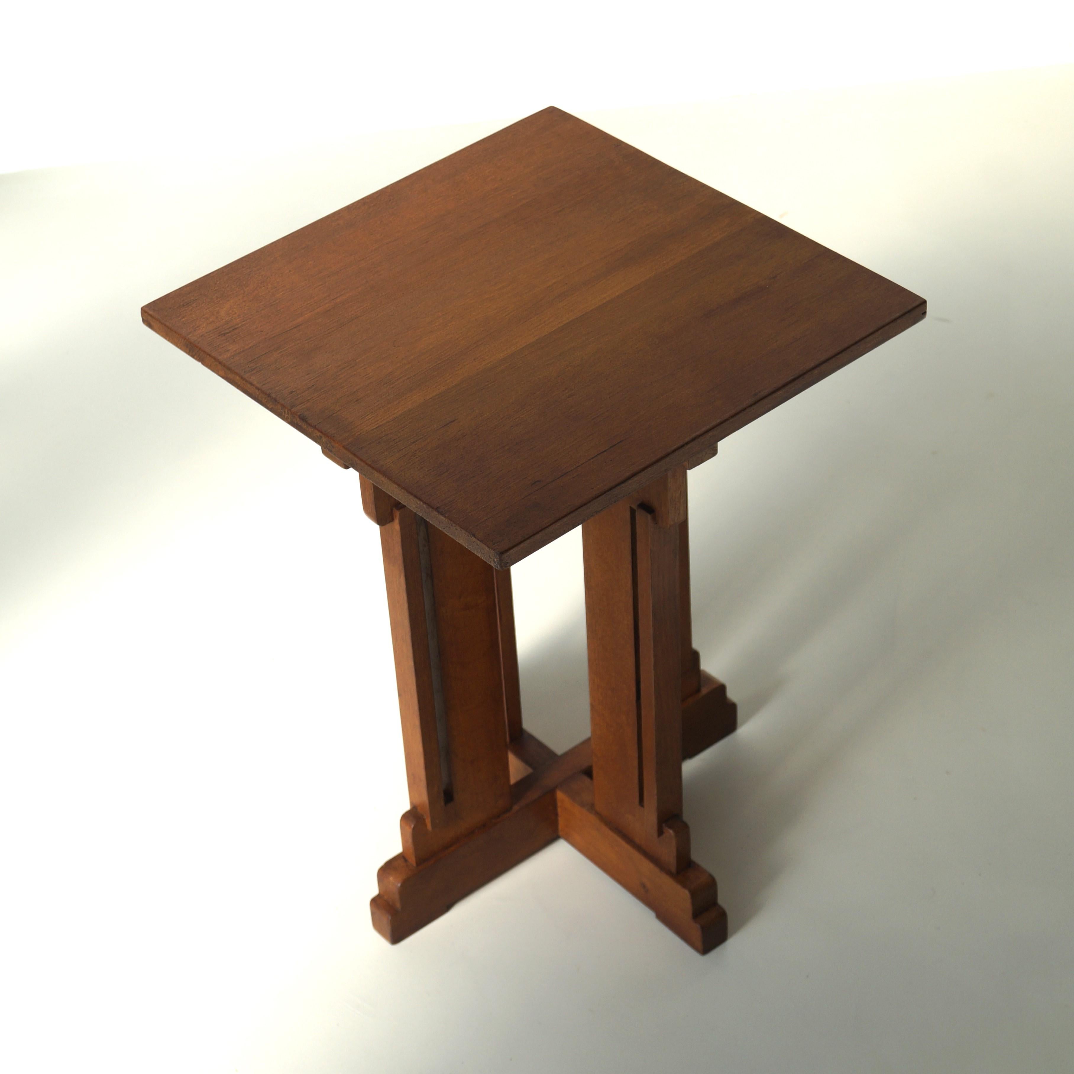 Dutch Occasional Side Table in oak by P.E.L. Izeren, 1920s 4
