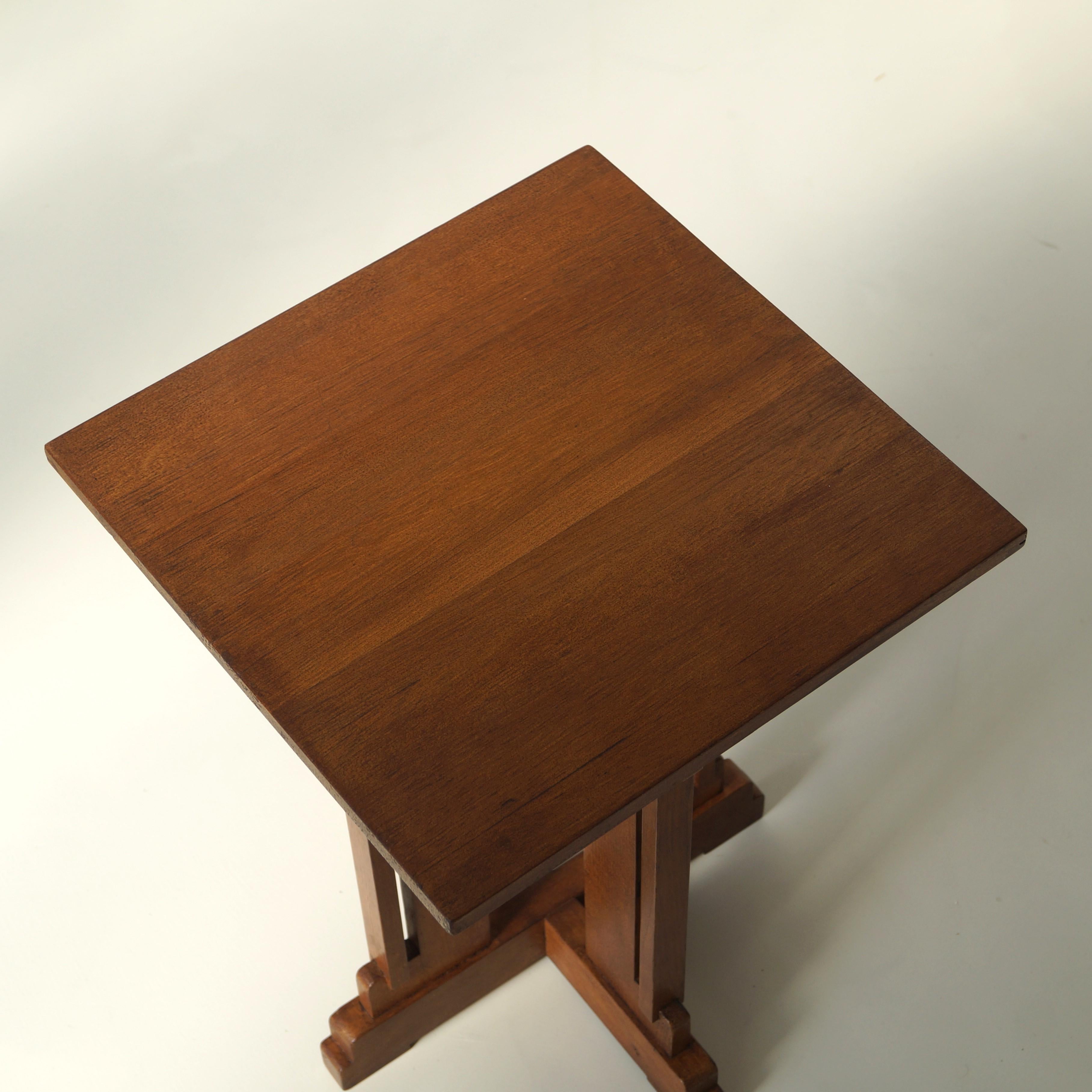 Dutch Occasional Side Table in oak by P.E.L. Izeren, 1920s 5