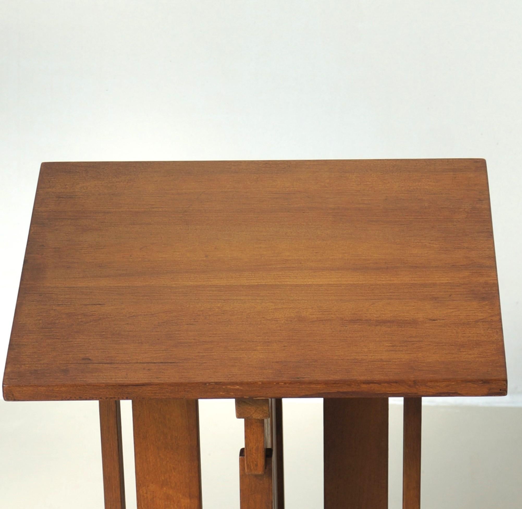 Dutch Occasional Side Table in oak by P.E.L. Izeren, 1920s 8