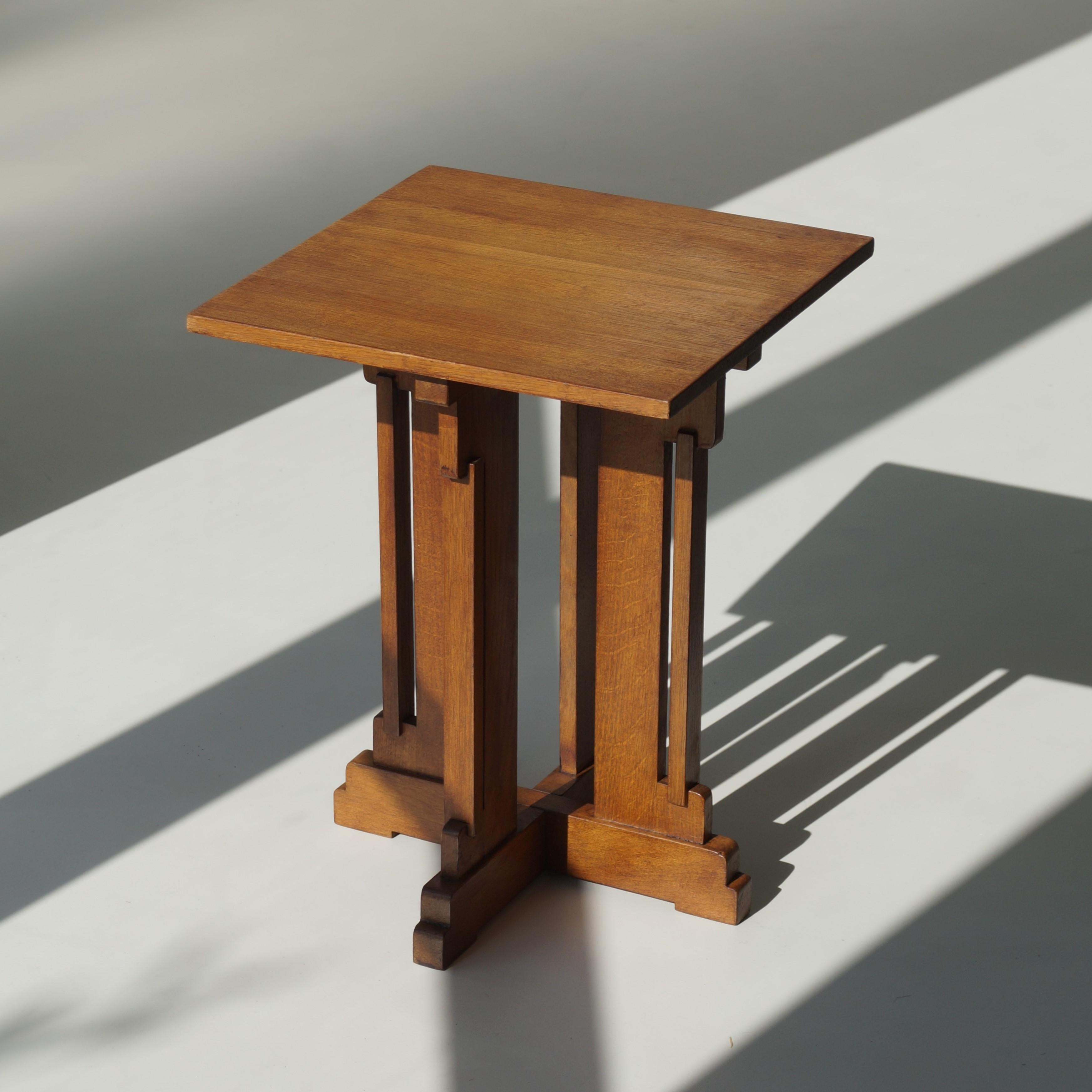 Early 20th Century Dutch Occasional Side Table in oak by P.E.L. Izeren, 1920s