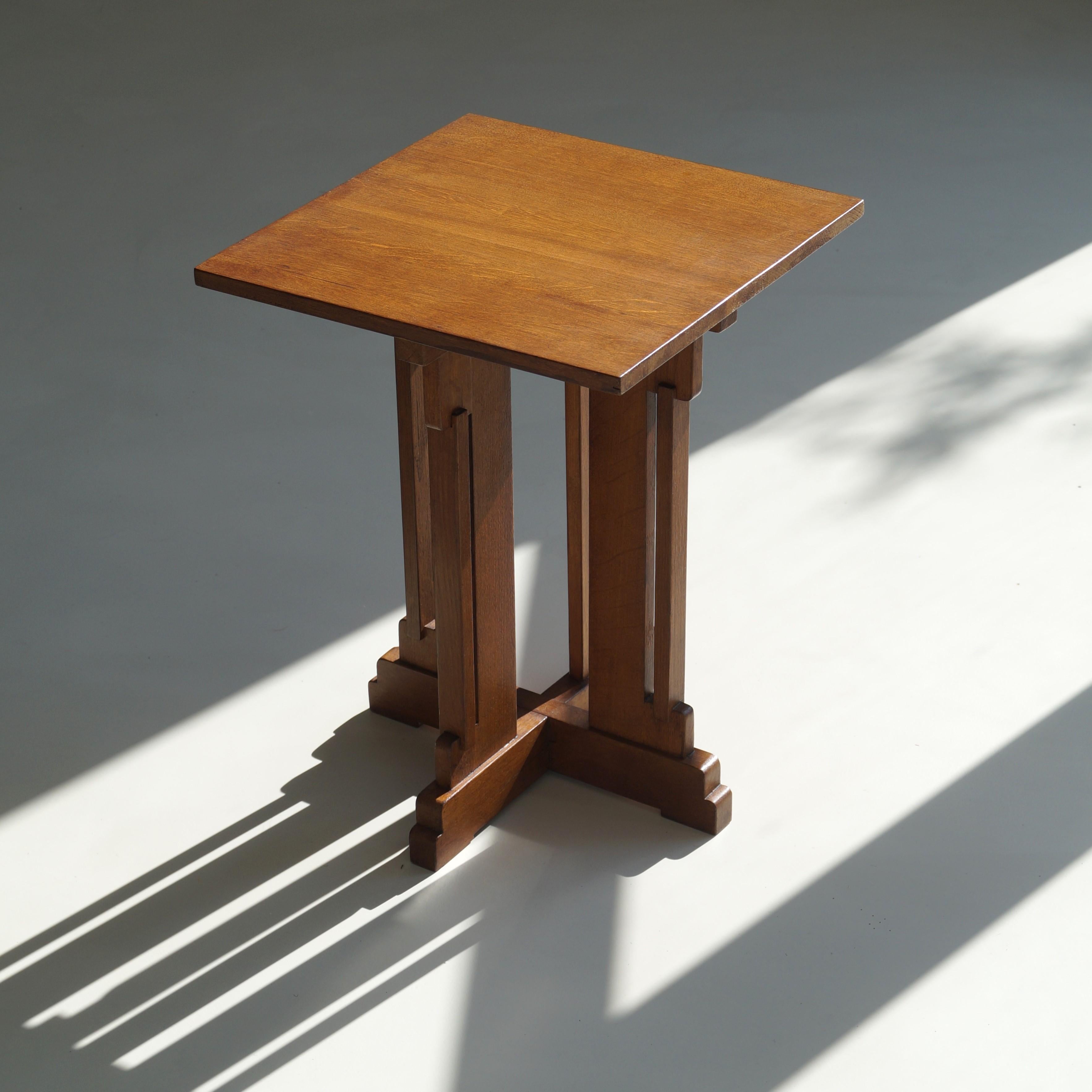 Oak Dutch Occasional Side Table in oak by P.E.L. Izeren, 1920s