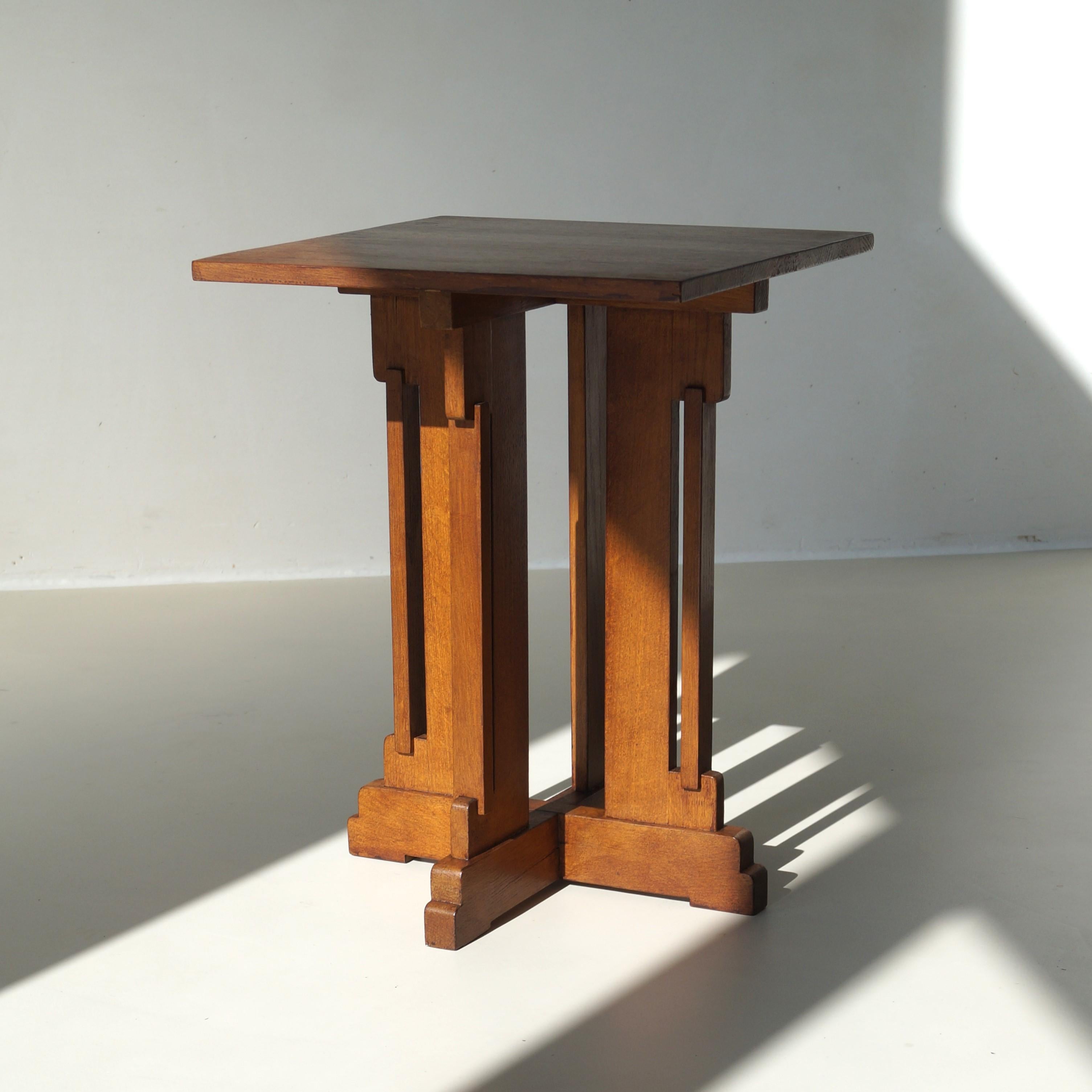 Dutch Occasional Side Table in oak by P.E.L. Izeren, 1920s 1