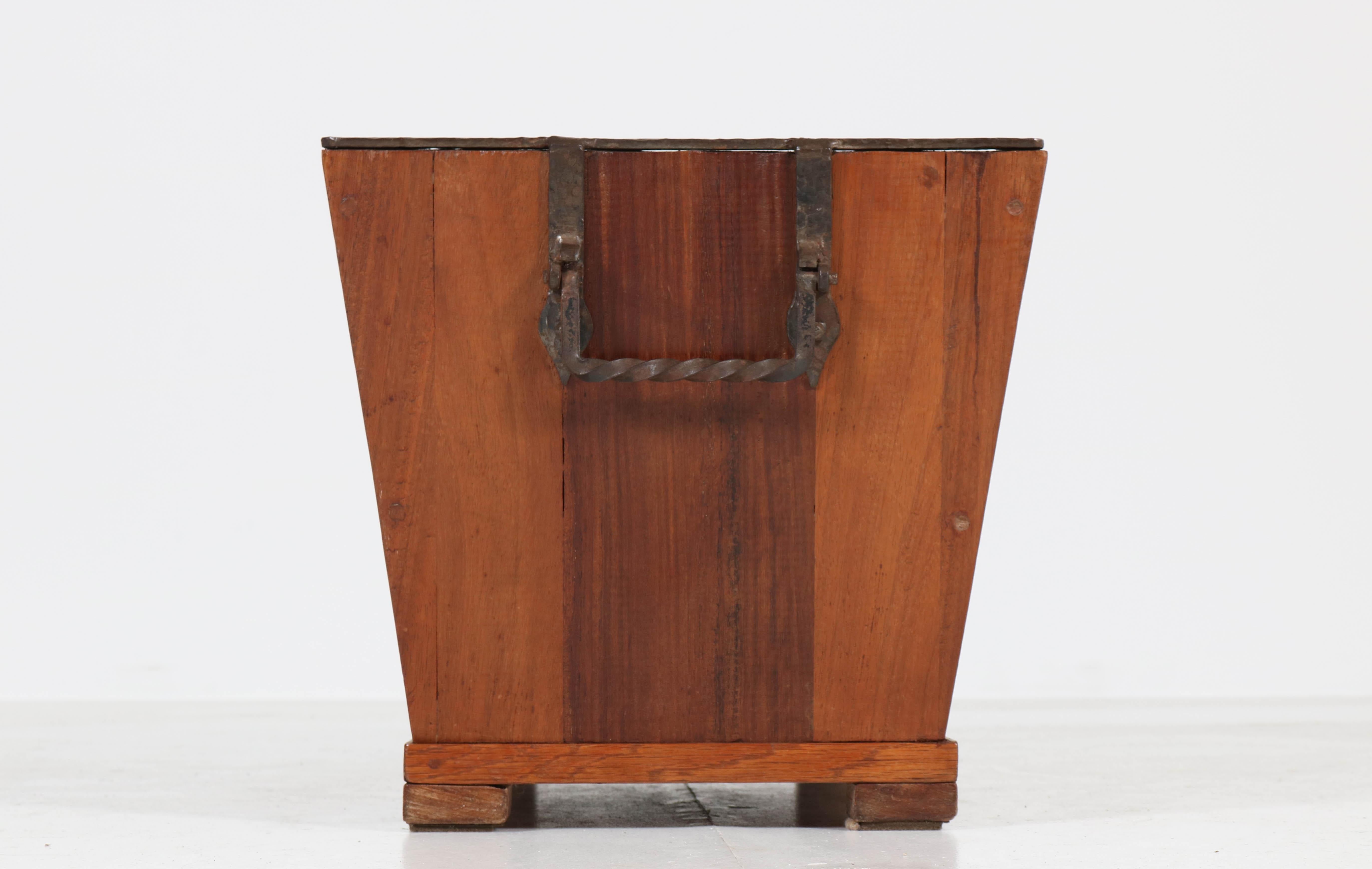 Dutch Padouk Mid-Century Modern Firewood Box, 1950s In Good Condition In Amsterdam, NL