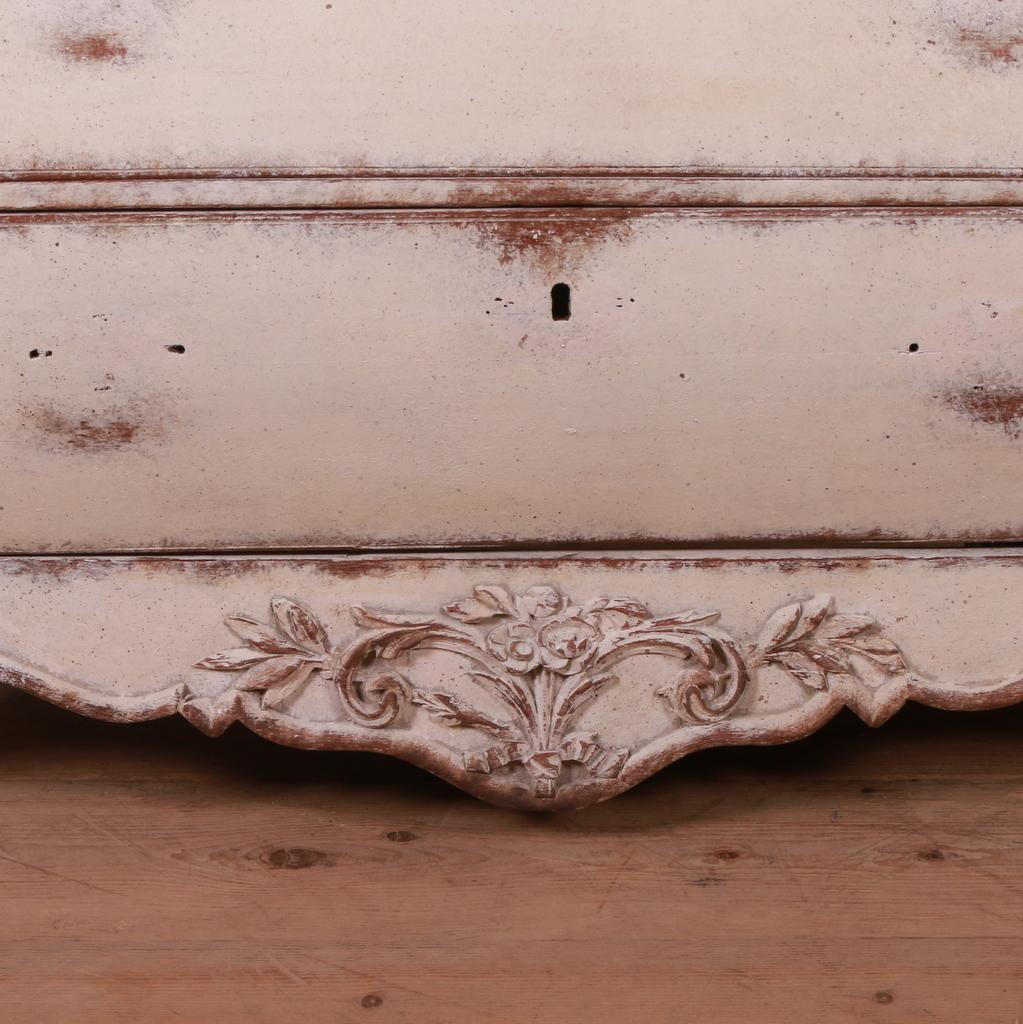 Good 19th C Dutch painted four drawer commode. 1820. Awaiting brass handles.

Dimensions
41.5 inches (105 cms) wide
24 inches (61 cms) deep
35 inches (89 cms) high.