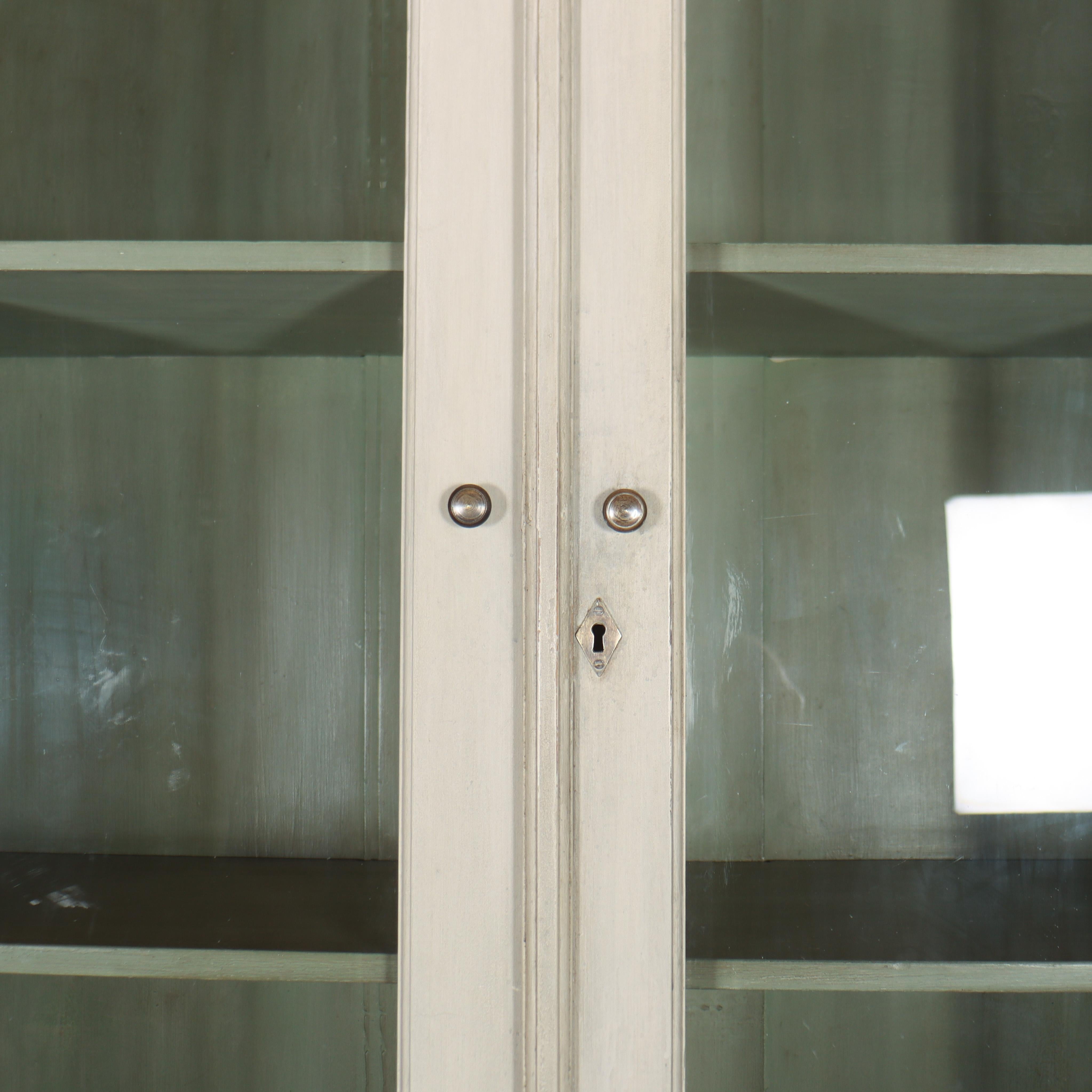 Niederländisch bemalte Küchenkommode (Kiefernholz) im Angebot