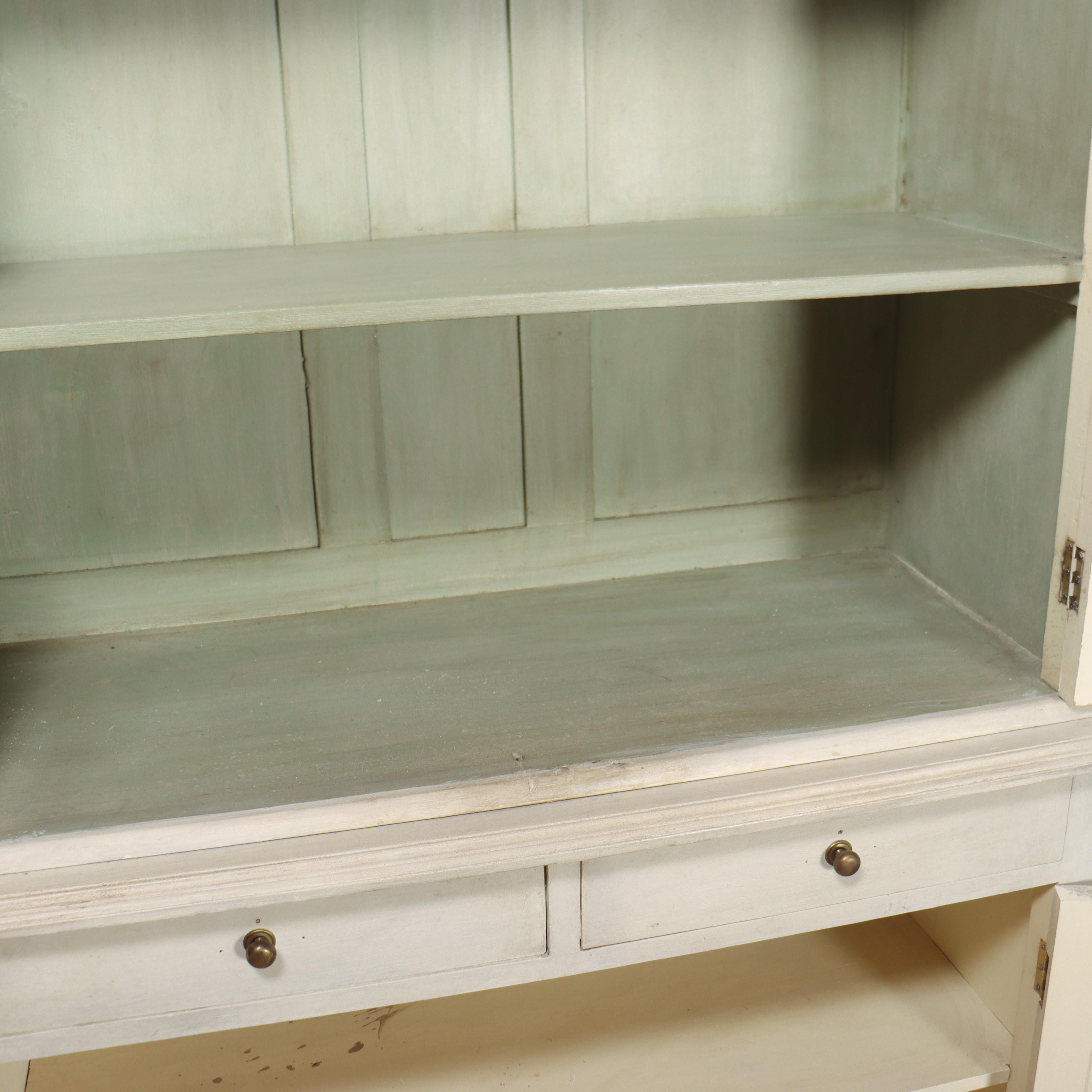 Niederländisch bemalte Küchenkommode im Angebot 3