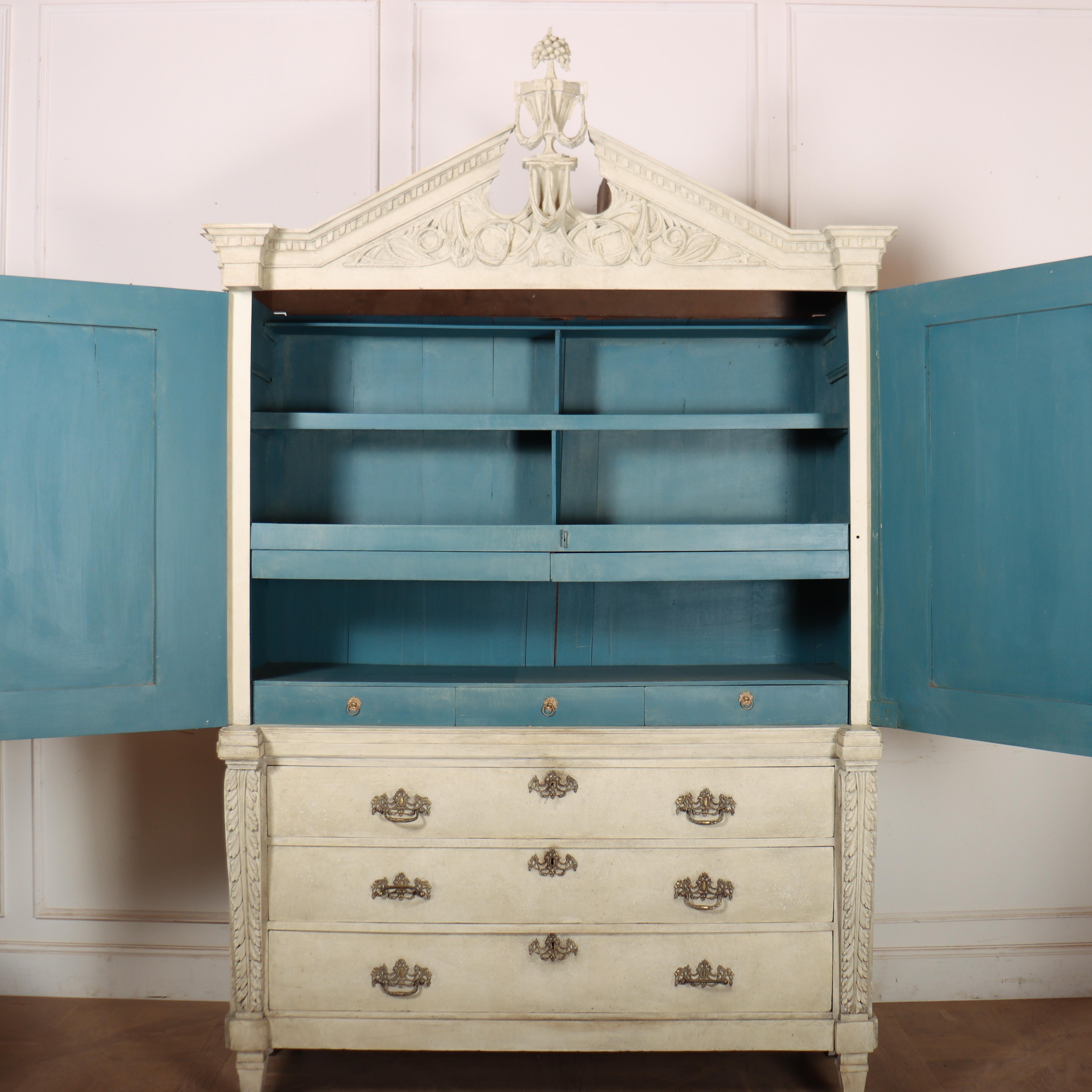 Armadio per la biancheria dipinto in olandese in vendita 4