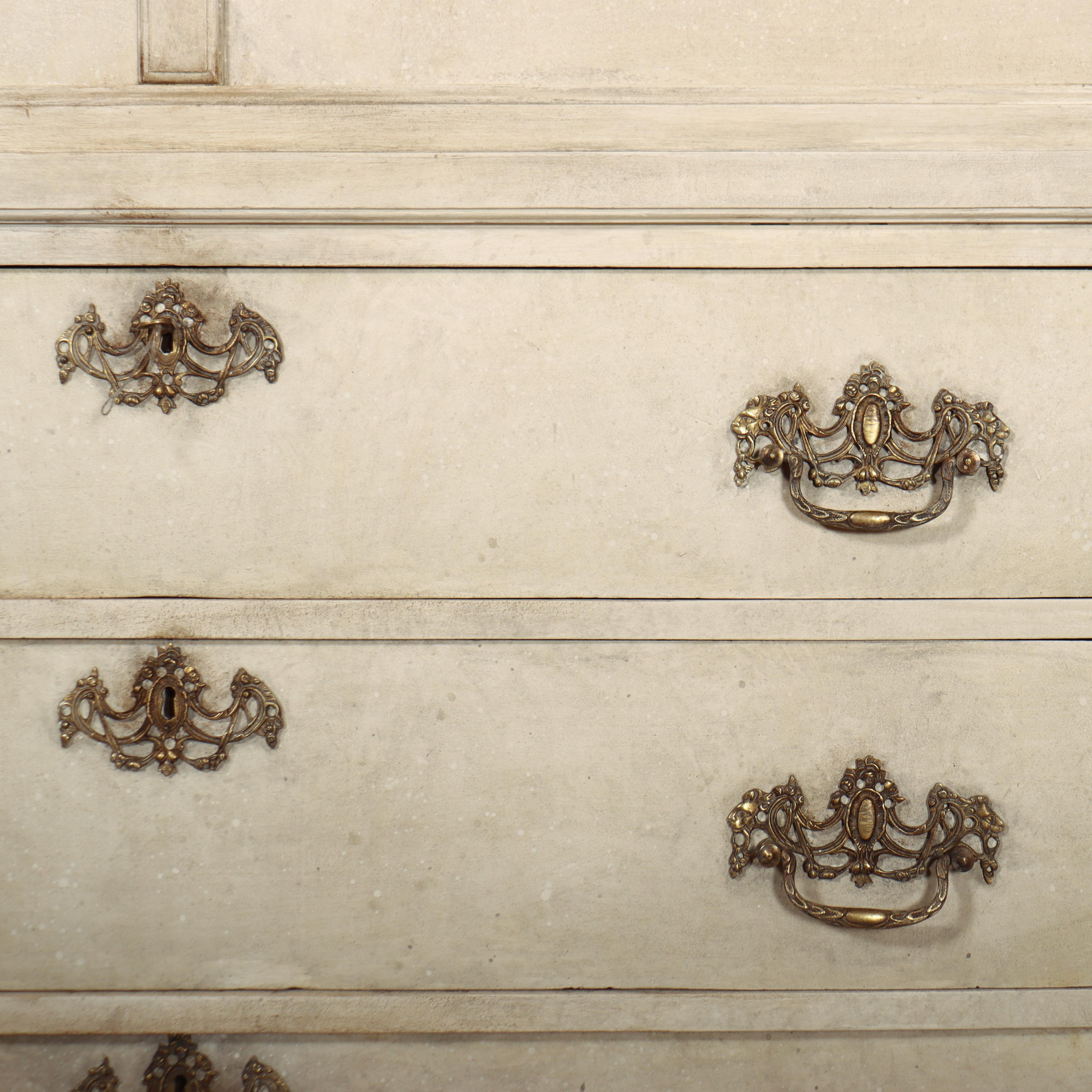 Armadio per la biancheria dipinto in olandese in vendita 2