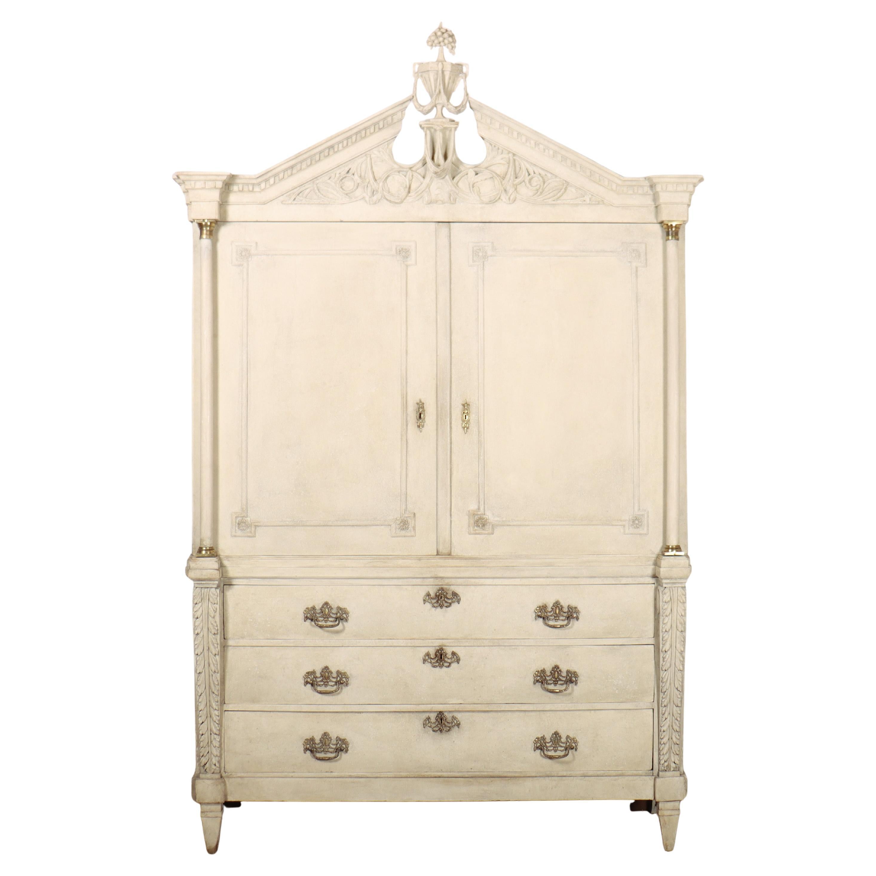 Armoire à linge peinte à la hollandaise