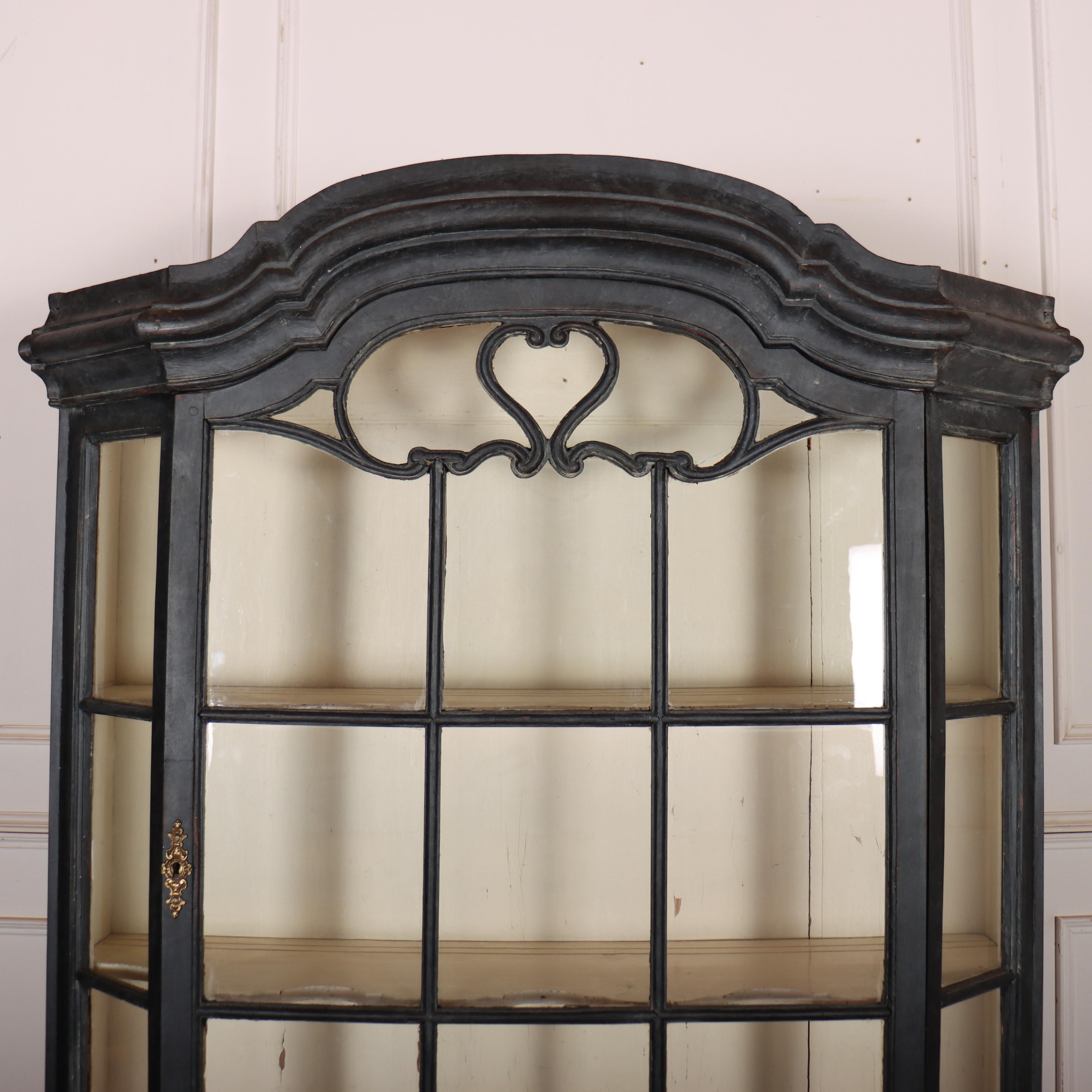 Sehr hübsche Vitrine aus bemalter Kiefer aus dem 18. 1780. 


Code: 9022

Abmessungen:
W: 47