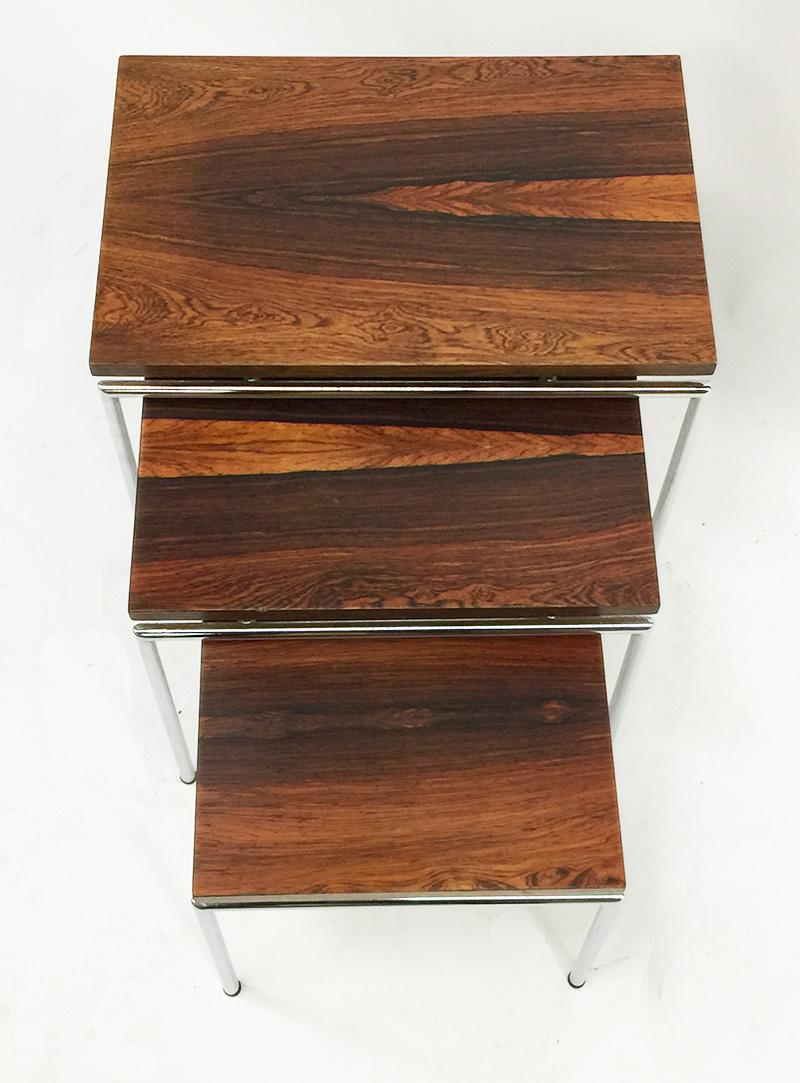 Niederländische Beistelltische aus furniertem Holz und Chrom, 1960er-Jahre im Zustand „Gut“ im Angebot in Delft, NL