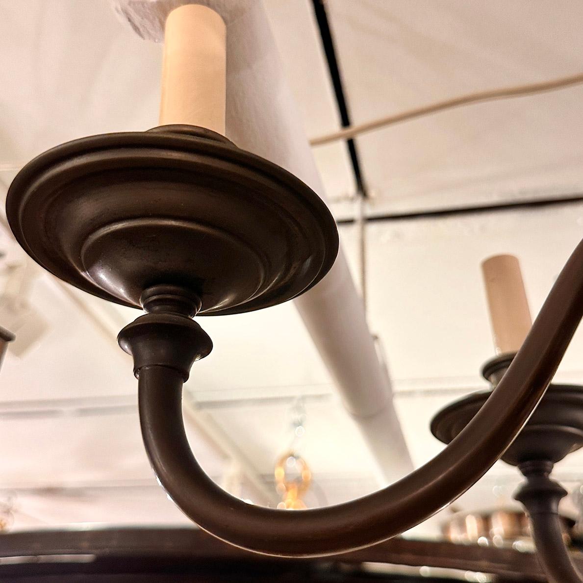 Lampadario a 6 luci in peltro e ottone di fine secolo con patina originale.

Misure
Altezza minima: 24