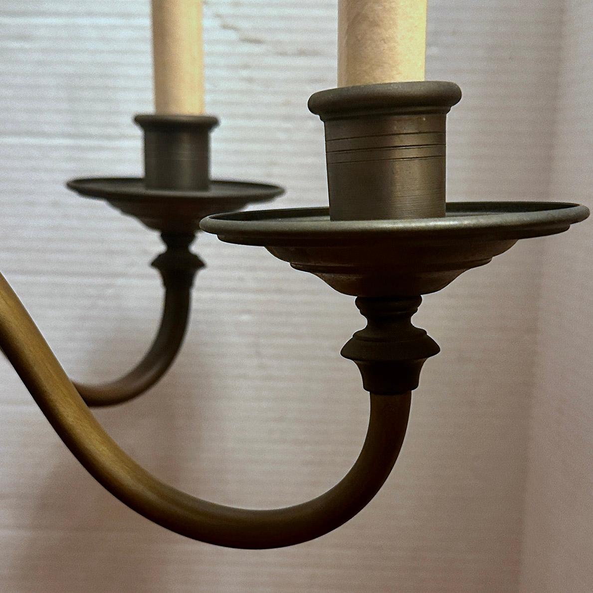 Patinato Lampadario olandese in peltro e bronzo in vendita