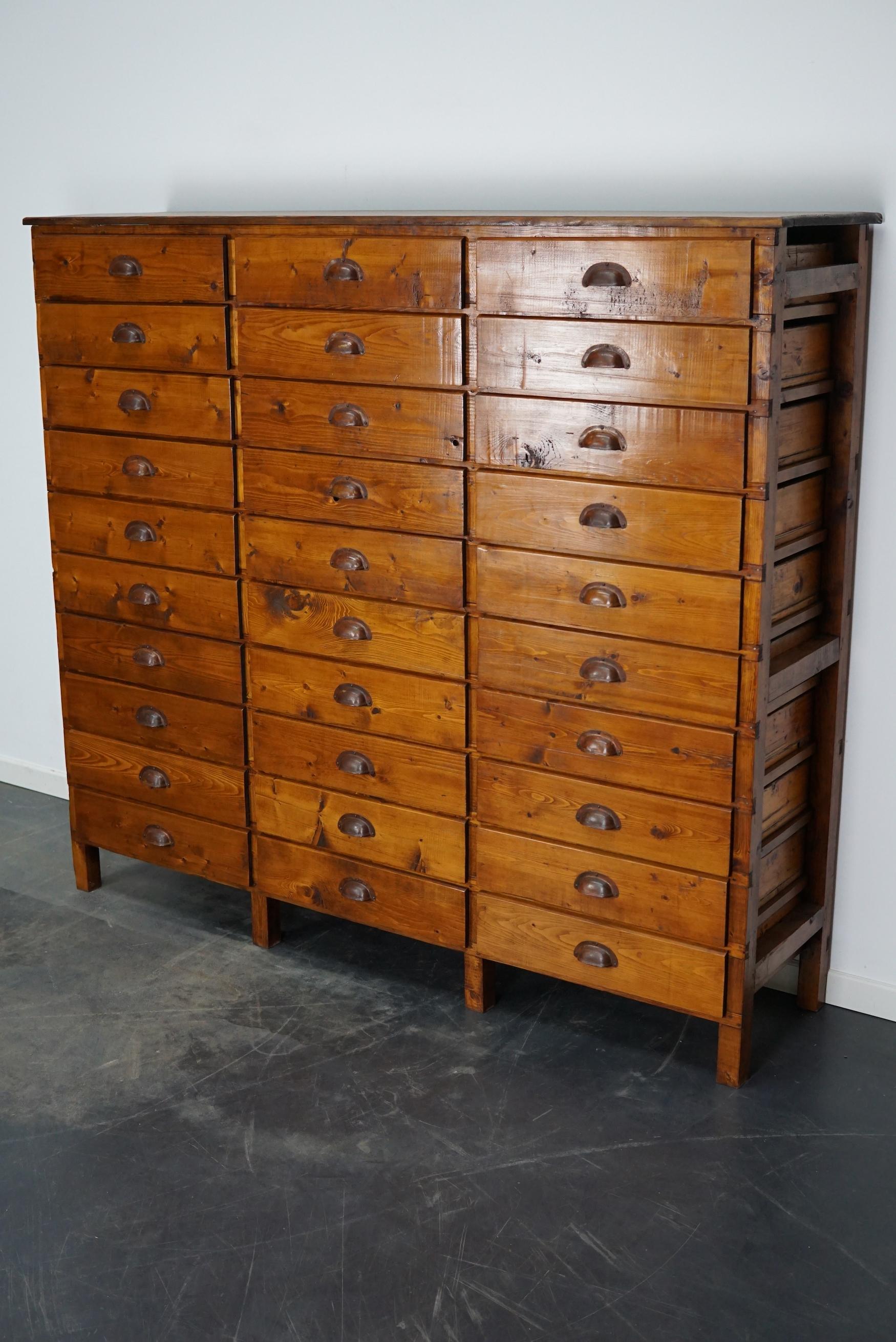 Dutch Pine Industrial Apothecary / Workshop Cabinet, 1950s In Good Condition For Sale In Nijmegen, NL