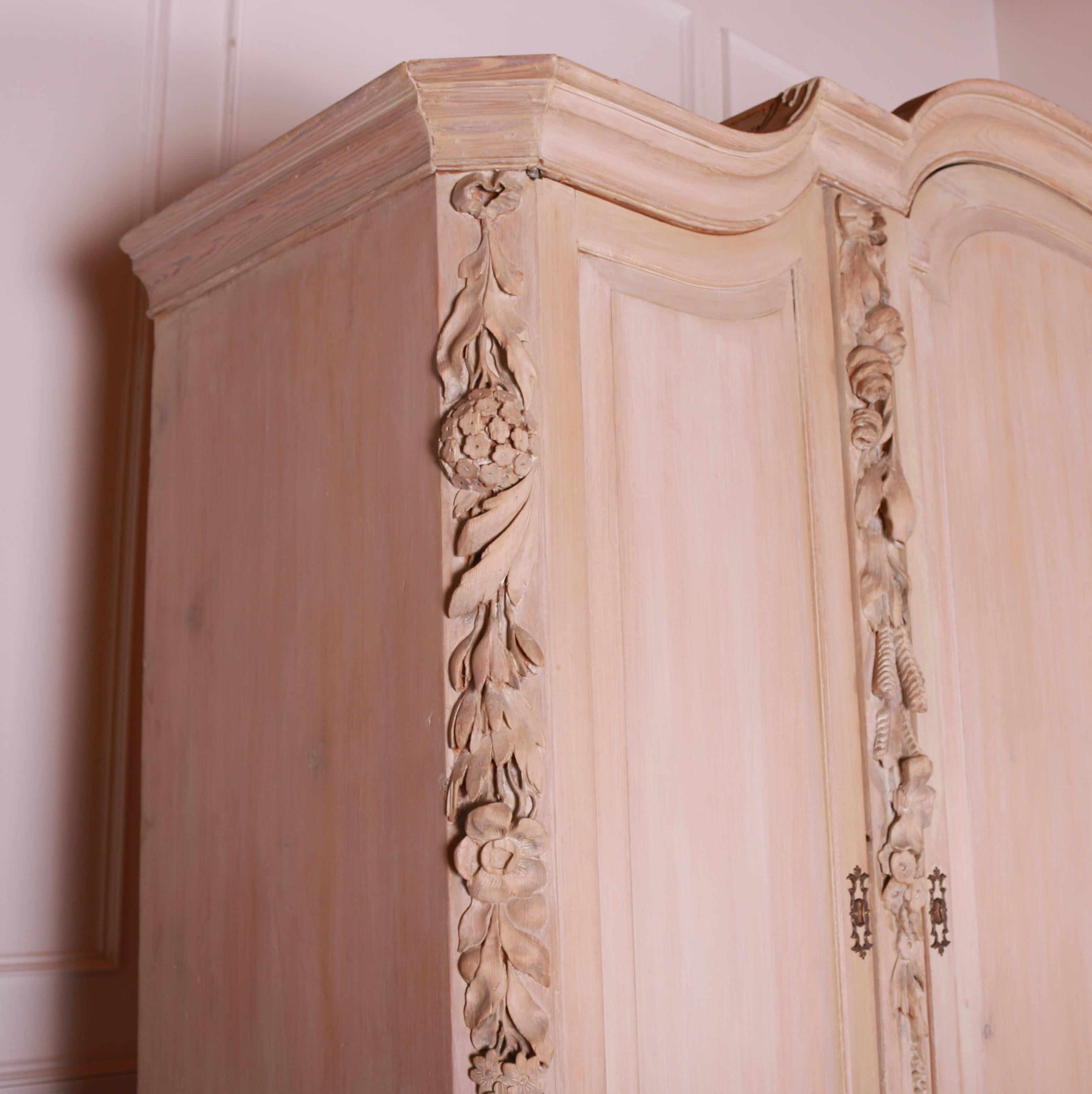 Insolite armoire à linge hollandaise en pin clair du 19ème C. 1860.

La profondeur interne de l'étagère est de 18 pouces (46 cm).



Dimensions
77.5 pouces (197 cms) de large
22 pouces (56 cms) de profondeur
91 pouces (231 cm) de haut.