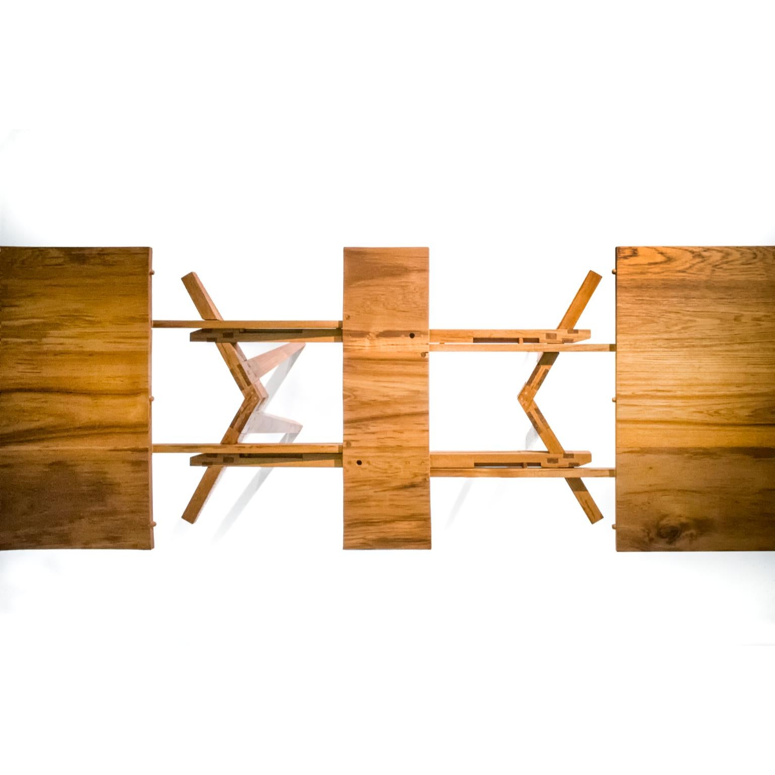 Mid-Century Modern Table coulissante hollandaise en bois dur avec menuiserie japonaise et esthétique danoise en vente