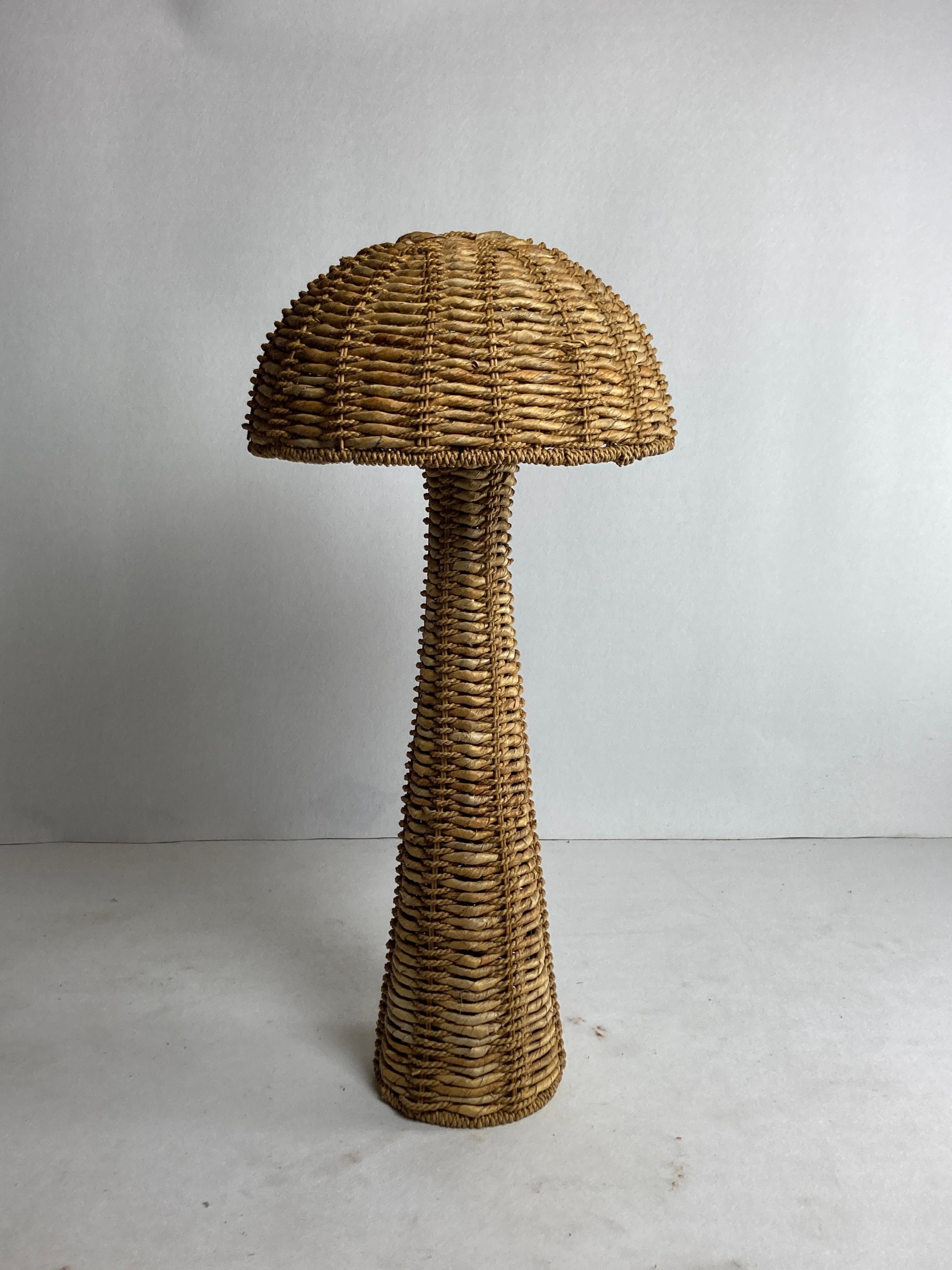 Lámpara de pie en forma de seta de hoja de plátano tejida en ratán holandés, años 60 Holandés en venta