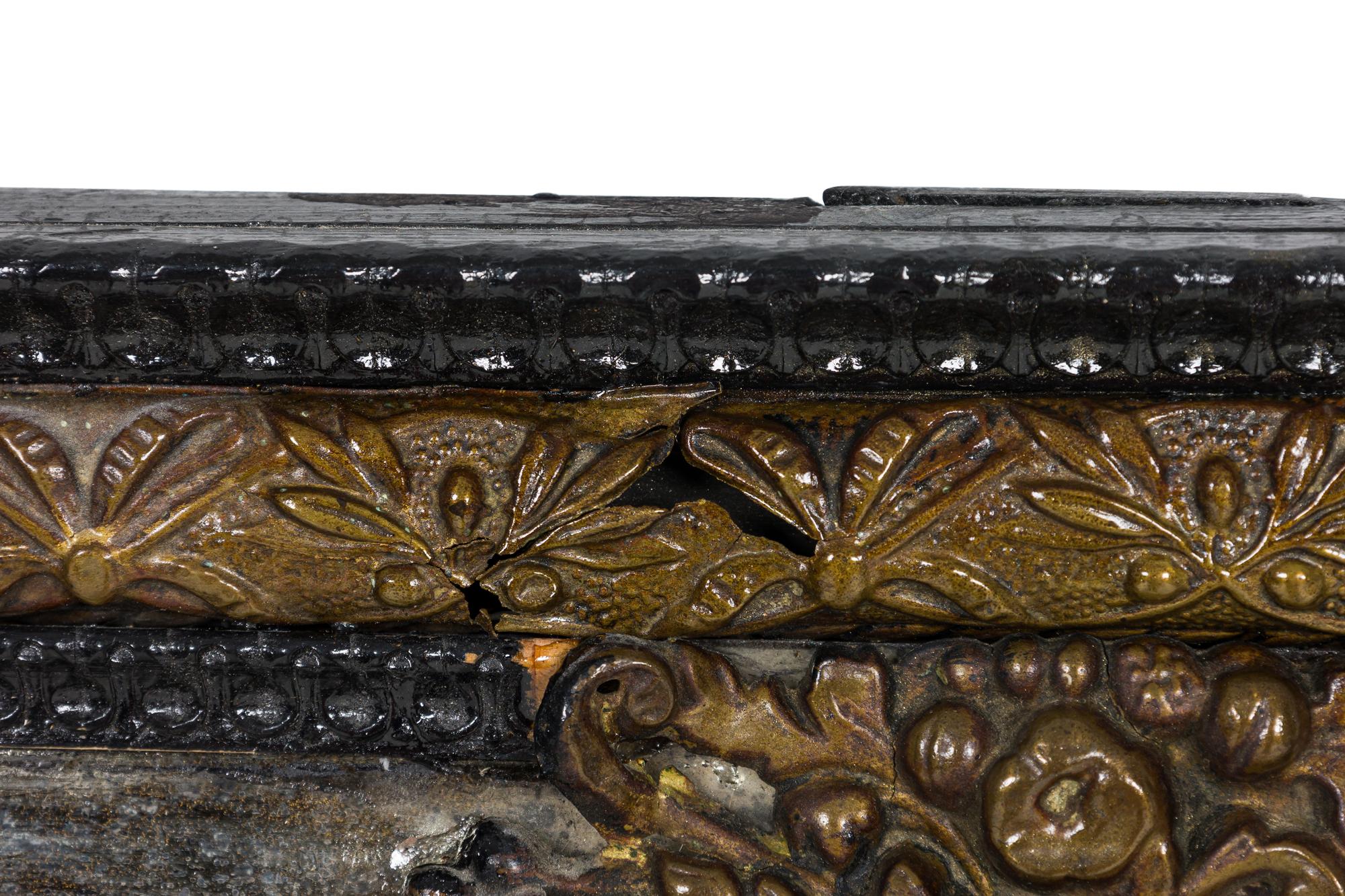 XIX secolo Specchio olandese in vetro e ottone Repouse in vendita