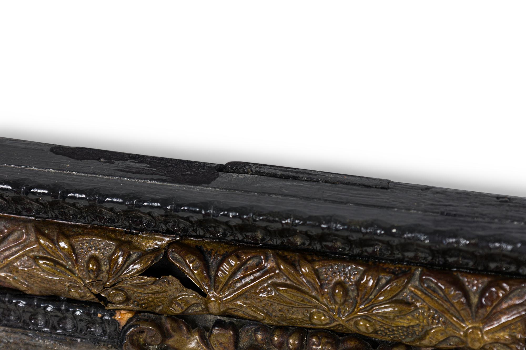 Ottone Specchio olandese in vetro e ottone Repouse in vendita