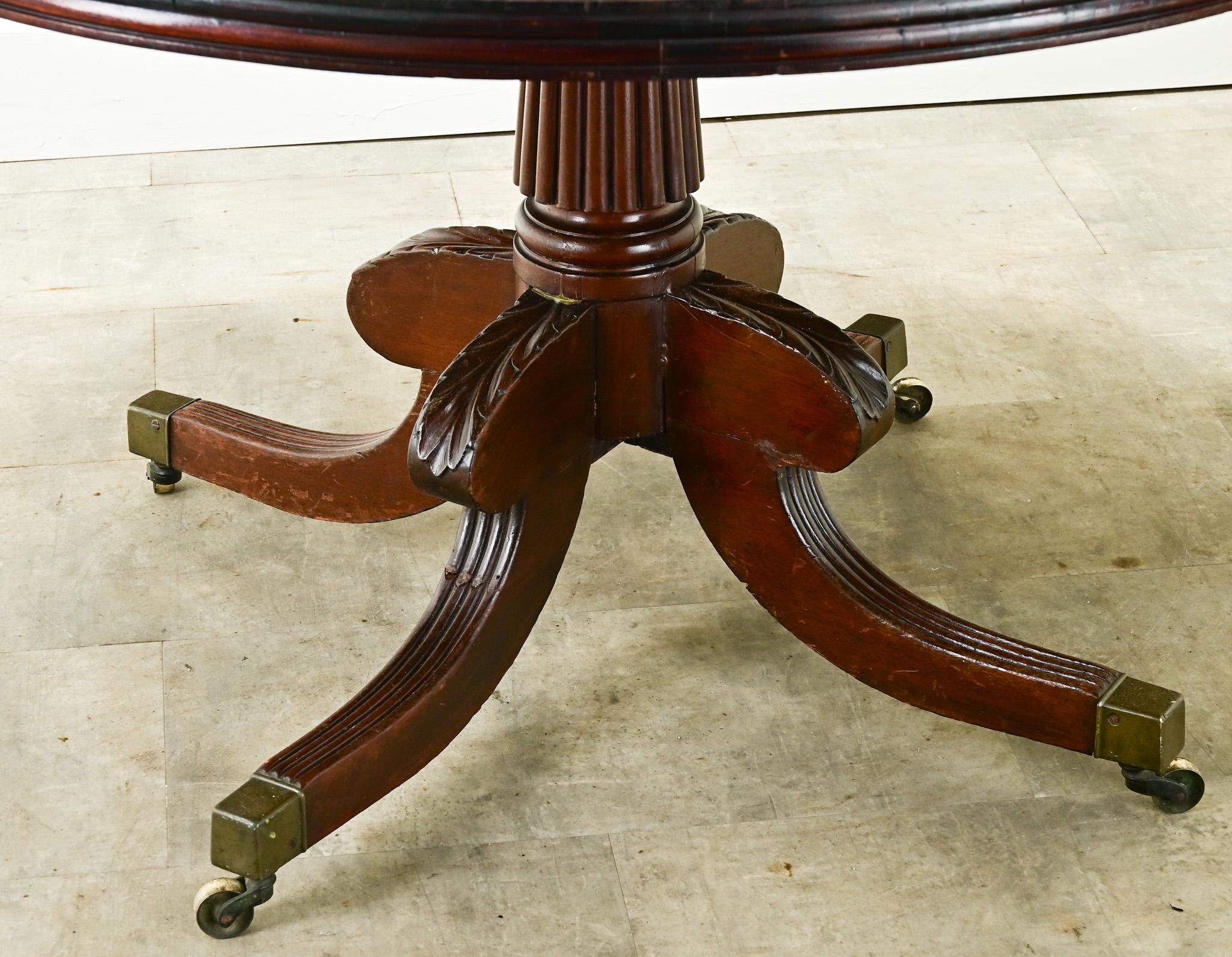 Dutch Round Pedestal Base Dining Table (Mahagoni) im Angebot