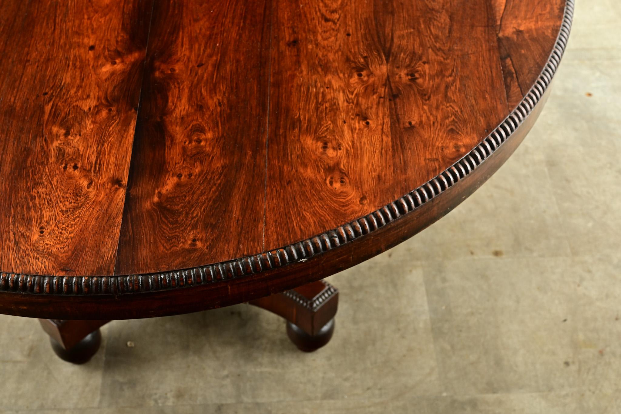 XIXe siècle Table de salle à manger ronde en bois de rose en vente