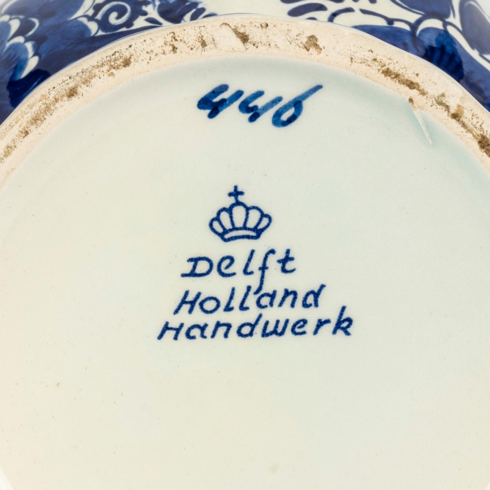 Guarnición de tres piezas de loza holandesa Royal Delft, S. XX finales del siglo XX en venta