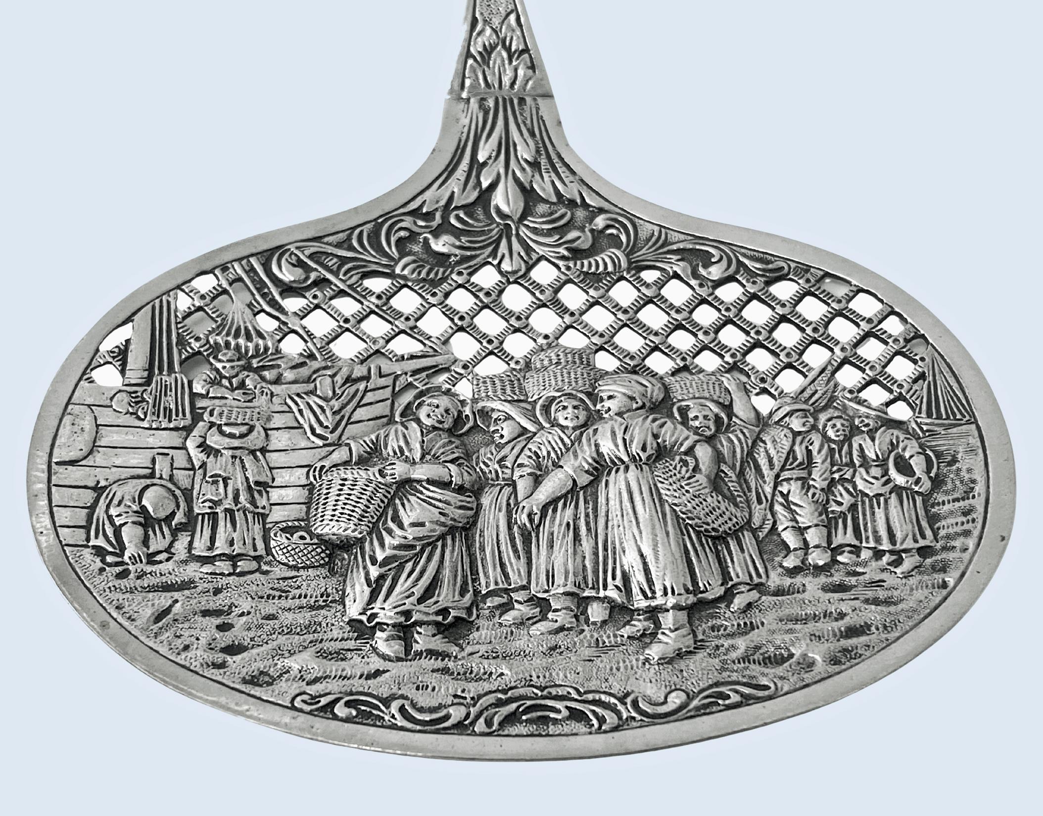 Cuchara de plata holandesa para colar conservas de bayas C.1916. en venta 2