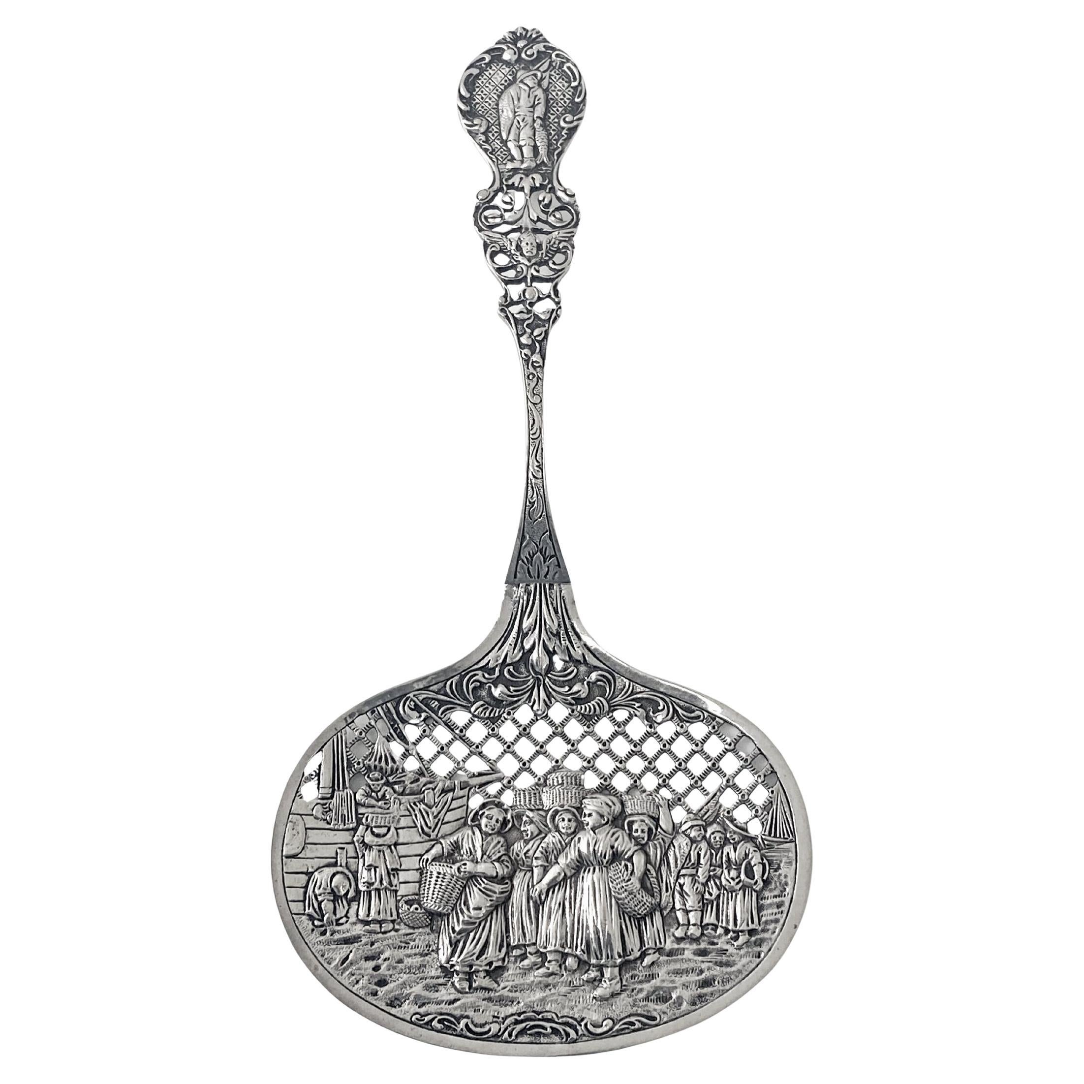Cuchara de plata holandesa para colar conservas de bayas C.1916.
