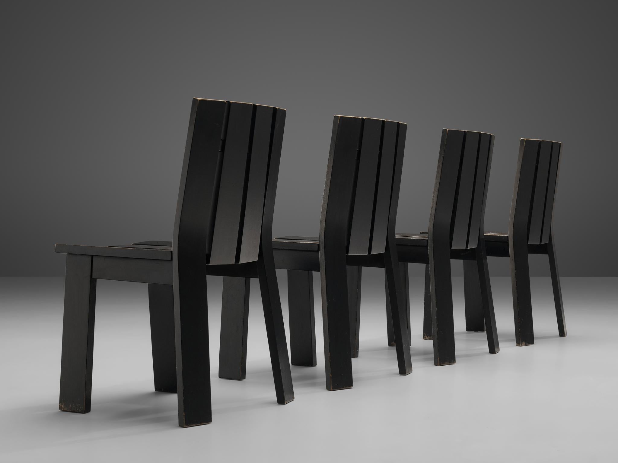Niederländischer Satz von vier Esszimmerstühlen aus schwarz lackiertem Holz  im Zustand „Gut“ im Angebot in Waalwijk, NL