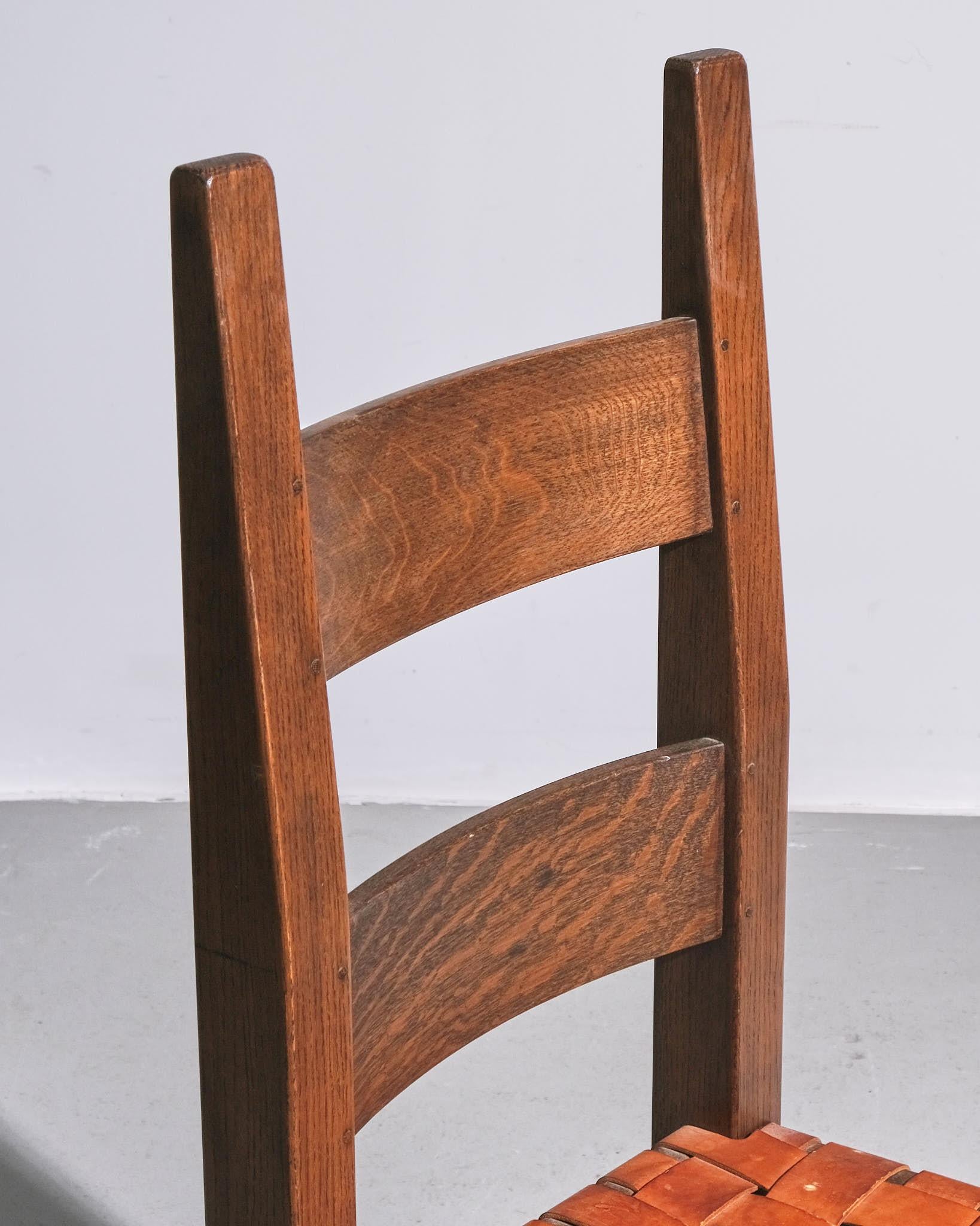 Fine XX secolo Set olandese di sei sedie da pranzo in Oak e pelle in vendita