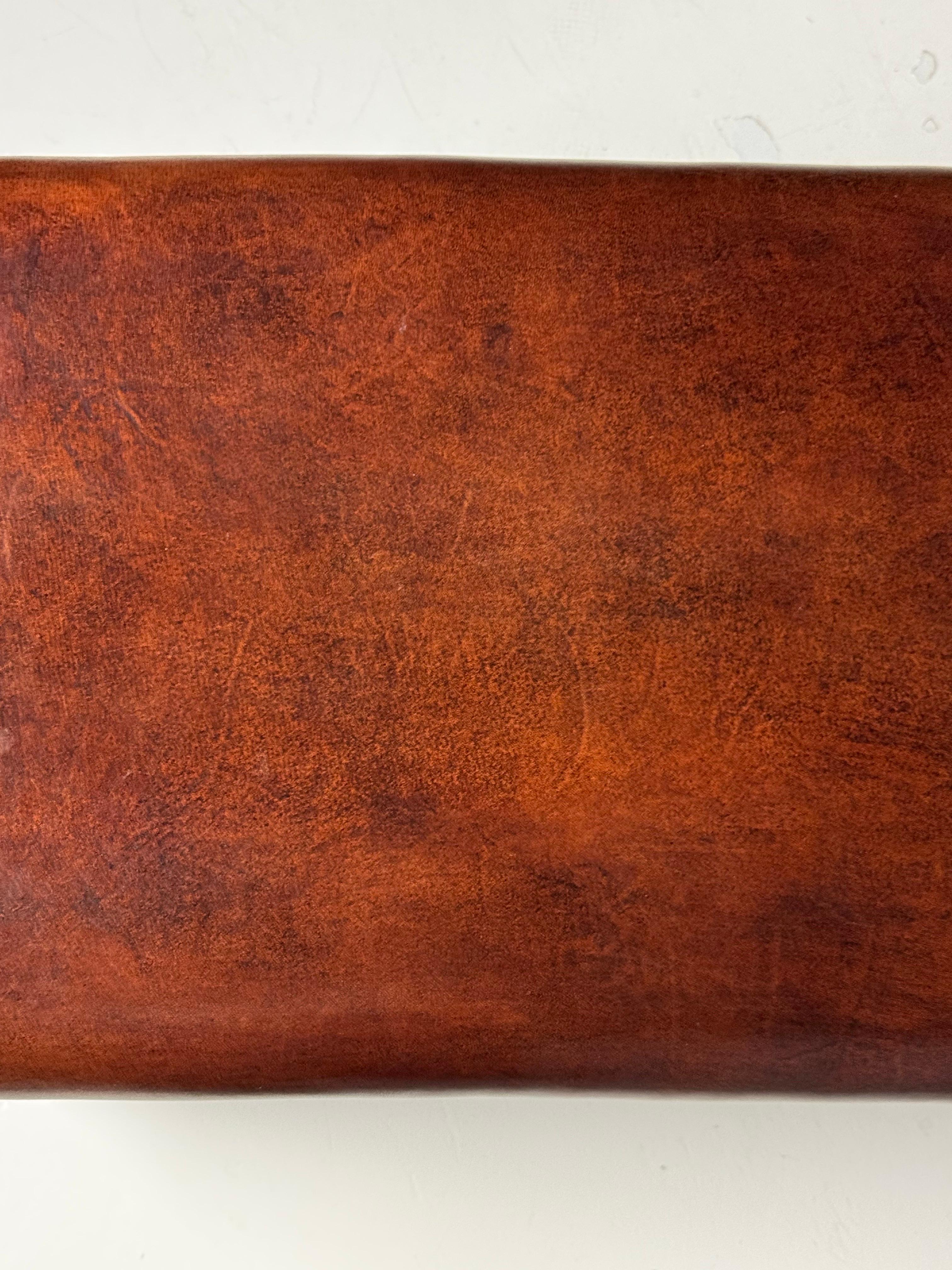 Tabouret en peau de mouton hollandais classique en vente 4