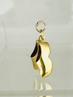 Dutch Shoes with Red Enamel, Charm or Pendant 18 Karat Yellow Gold, circa 1950