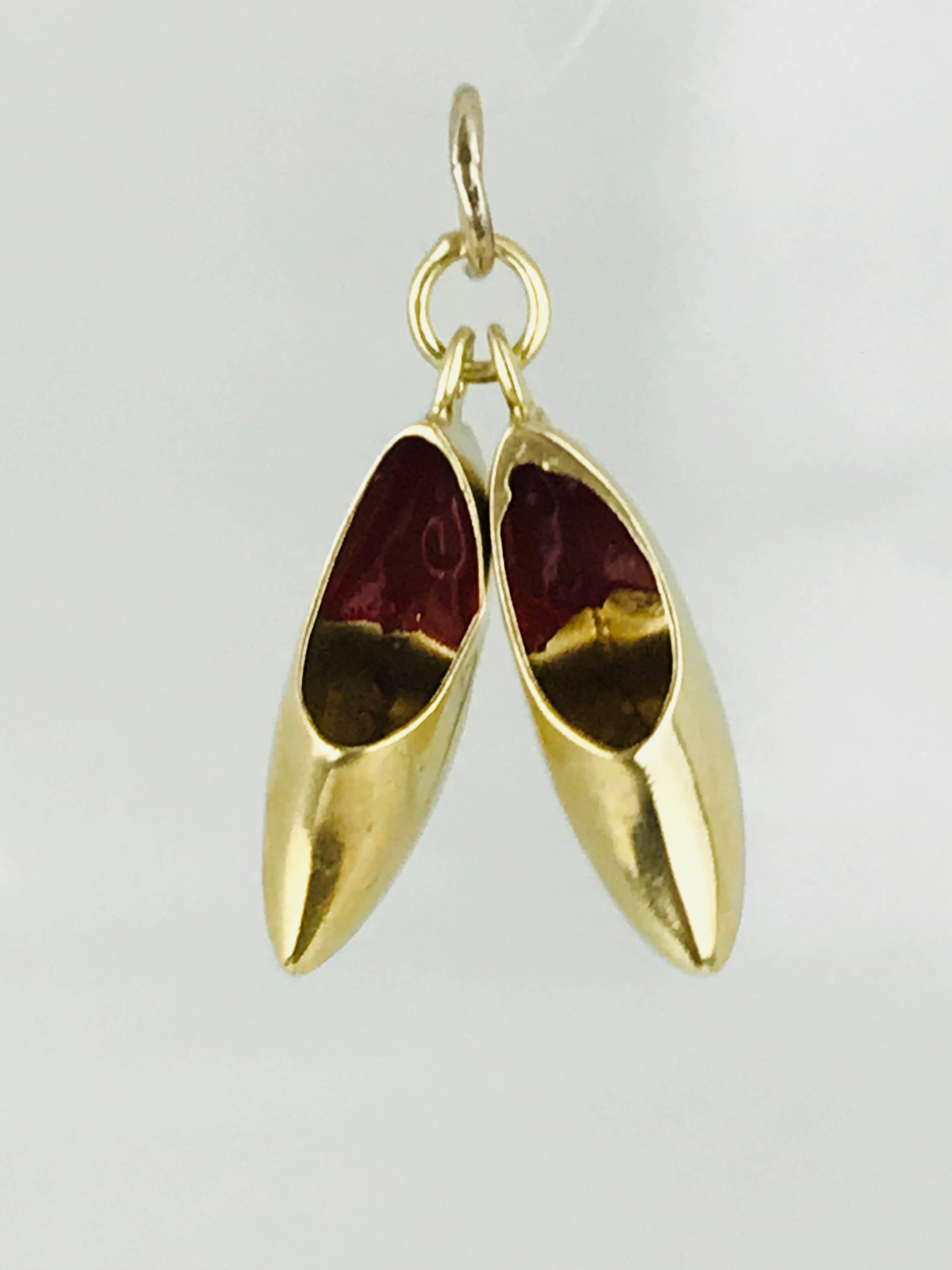 Dutch Shoes with Red Enamel, Charm or Pendant 18 Karat Yellow Gold, circa 1950 In Excellent Condition For Sale In Aliso Viejo, CA