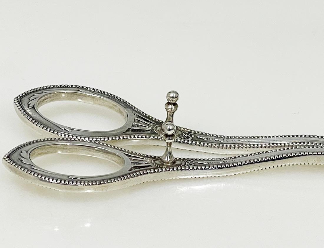 Dutch silver Art Nouveau grape scissors by Kempen & Sons, Voorschoten, ca 1910 For Sale 1