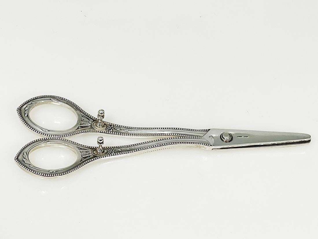 Dutch silver Art Nouveau grape scissors by Kempen & Sons, Voorschoten, ca 1910 For Sale 2