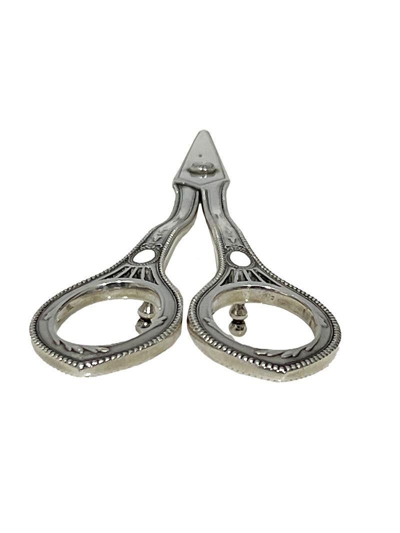 Dutch silver Art Nouveau grape scissors by Kempen & Sons, Voorschoten, ca 1910 For Sale 4