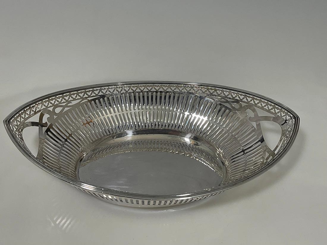 20th Century Dutch silver bread basket by Pressburg and Son, Haarlem, 1956 For Sale