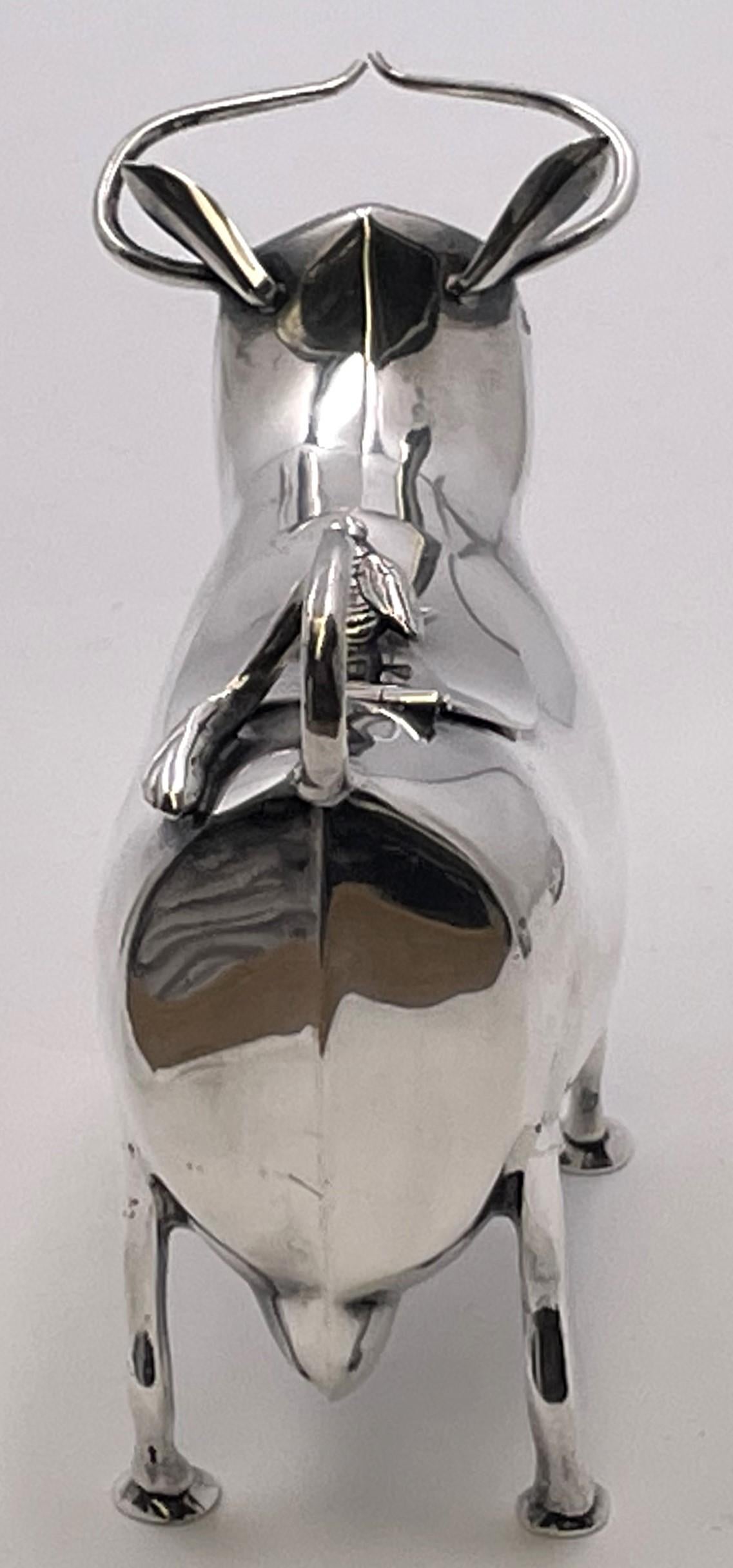 Dutch Silver Cow Creamer with Bee Motif from 20th Century In Good Condition For Sale In New York, NY