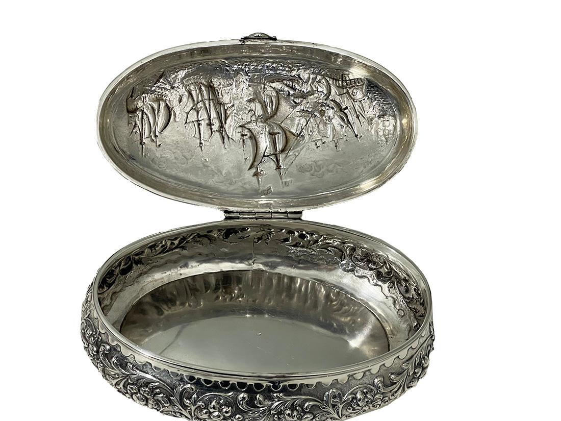 Boîte décorative hollandaise avec scène de la guerre navale anglo-américaine du 17e siècle, 1952 en vente 7