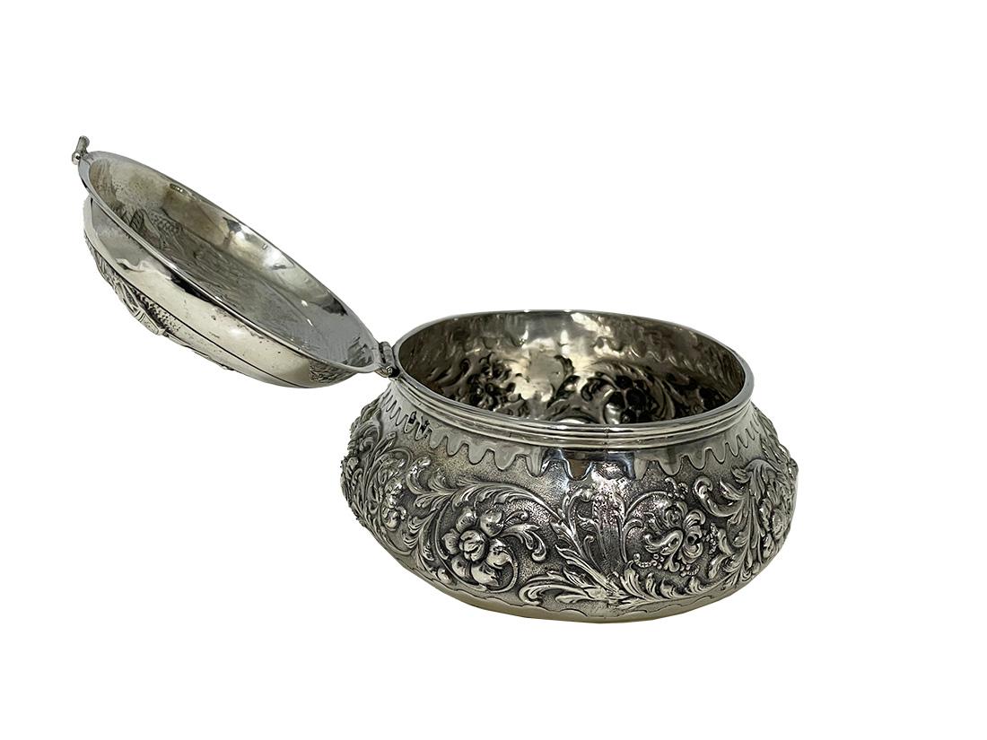 Boîte décorative hollandaise avec scène de la guerre navale anglo-américaine du 17e siècle, 1952 en vente 8