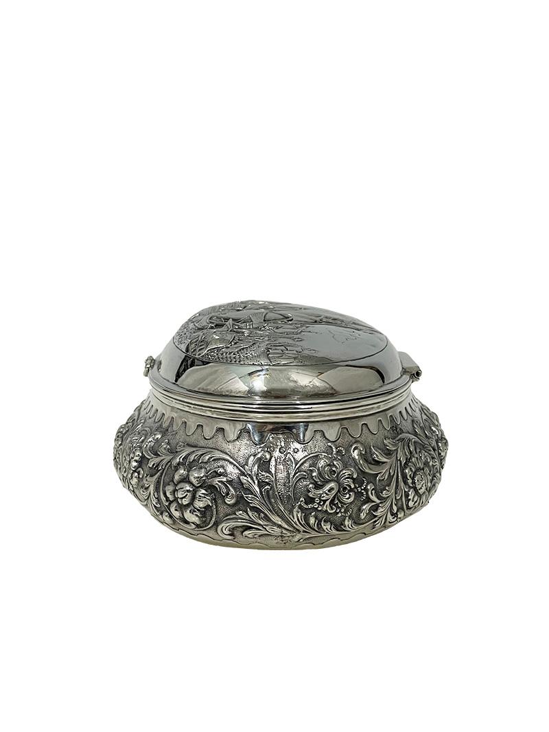 Boîte décorative hollandaise avec scène de la guerre navale anglo-américaine du 17e siècle, 1952 en vente 10