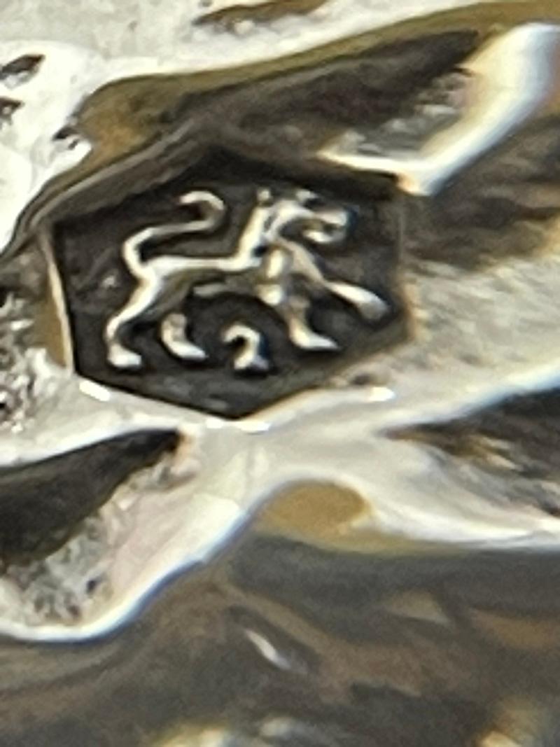 Argent Boîte décorative hollandaise avec scène de la guerre navale anglo-américaine du 17e siècle, 1952 en vente