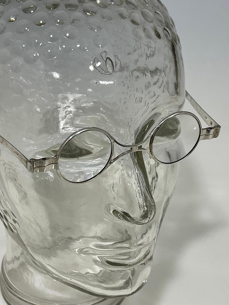 Vasos plegables de plata holandesa de Klaas Weijns, Zwolle 1818-1841

Gafas holandesas de plata plegables con extremo de lazo, fabricadas por Klaas Weijns, Zwolle. Los vasos son de plata con el matasellos de la 