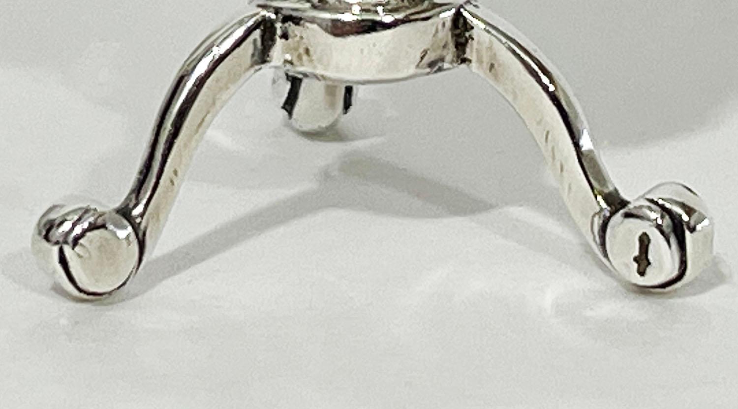 Olandese Braciere olandese in miniatura in argento su base a treppiede, XIX secolo in vendita