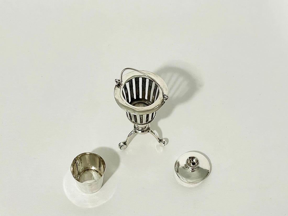 Braciere olandese in miniatura in argento su base a treppiede, XIX secolo in vendita 1
