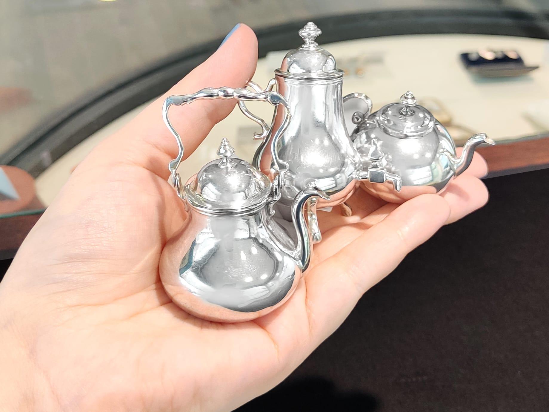 Dutch Silver Miniature Samovar/Coffee Urn - Antique 1722 In Excellent Condition For Sale In Jesmond, Newcastle Upon Tyne