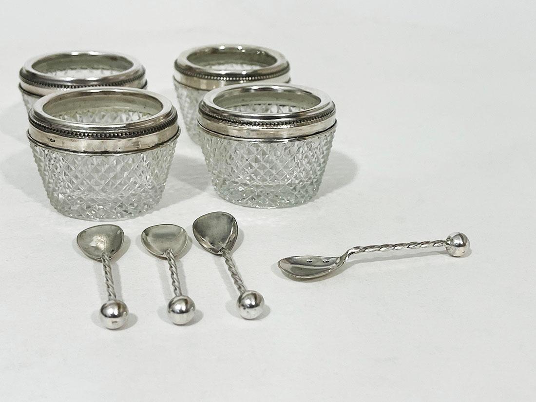 Dutch silver mounted crystal-cut salt cellar set, 1921-1925 For Sale 3