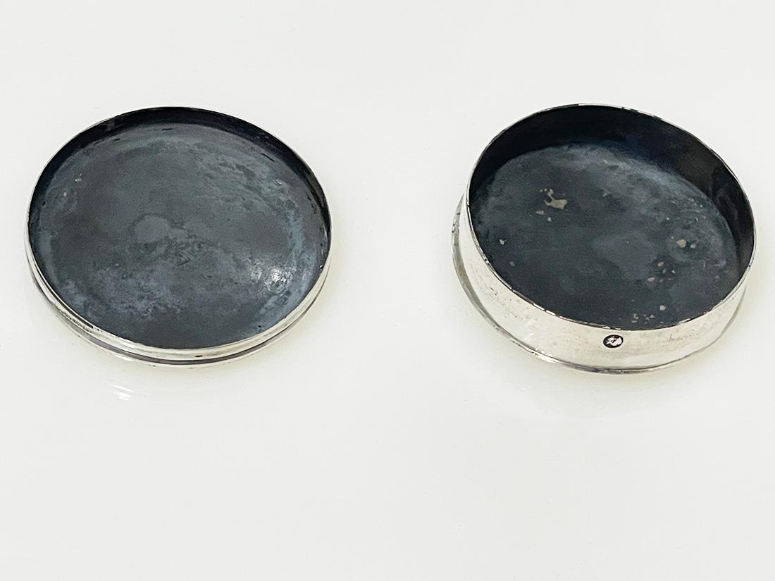 Dutch silver small round pill box, 1818 1
